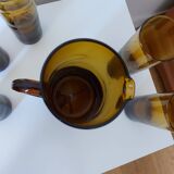Set carafe and 5 amber glasses
