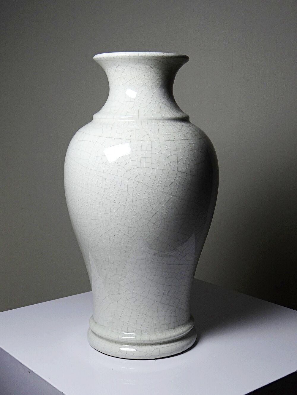 Large baluster vase in cracked white faience, Chinese style, 20th century.