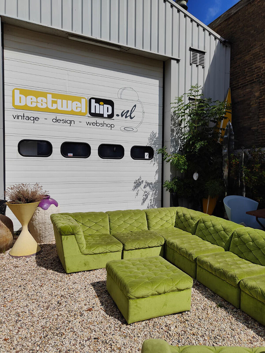 Canapé modulable en velours vert vintage Laauser