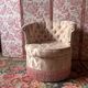Paire de fauteuils cabriolets vintage années 70 style Hollywood Regency rose satinée