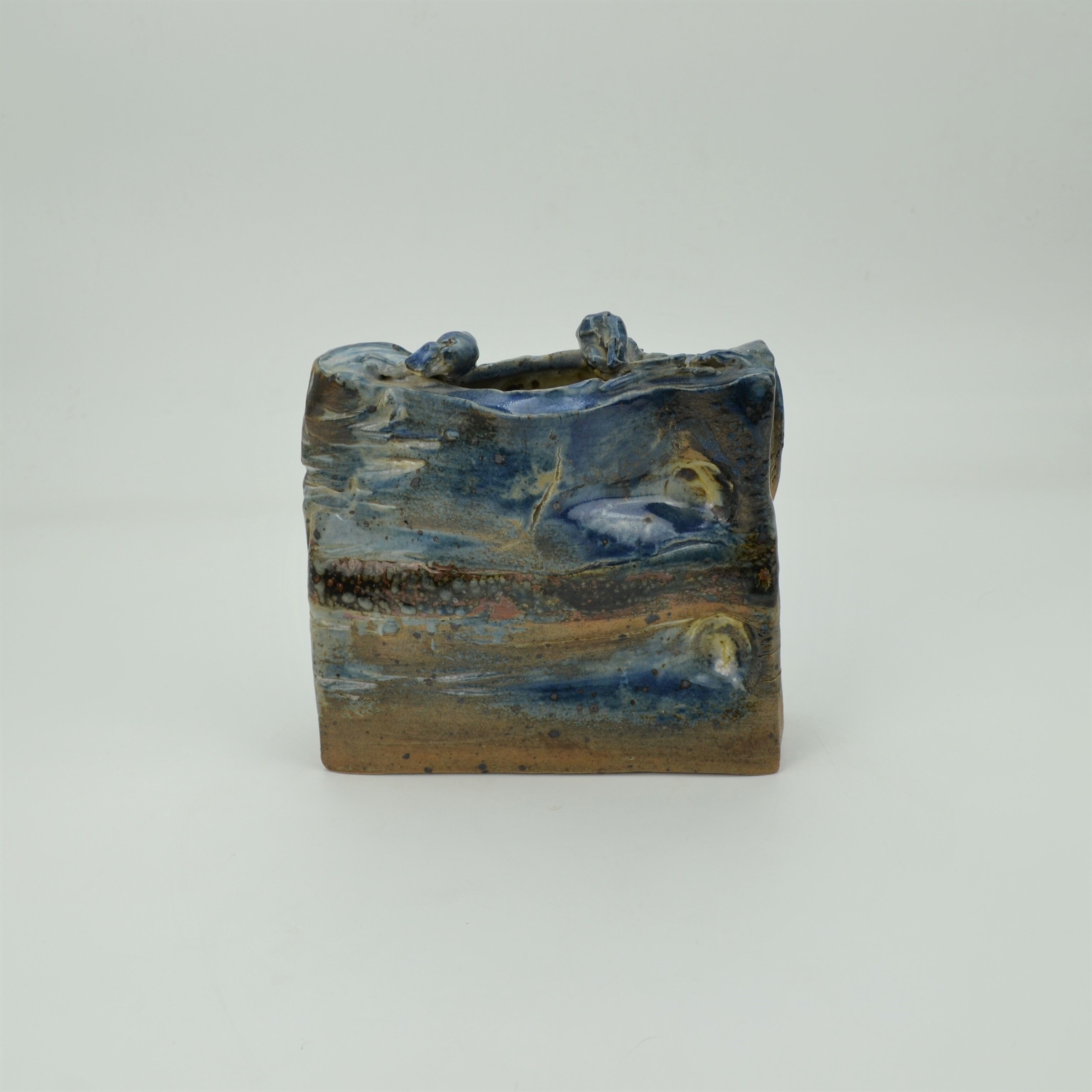 Sandstone vase by Vicente Vigreyos