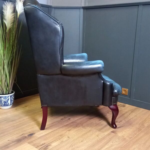 Fauteuil à dos en baril Chesterfield bleu