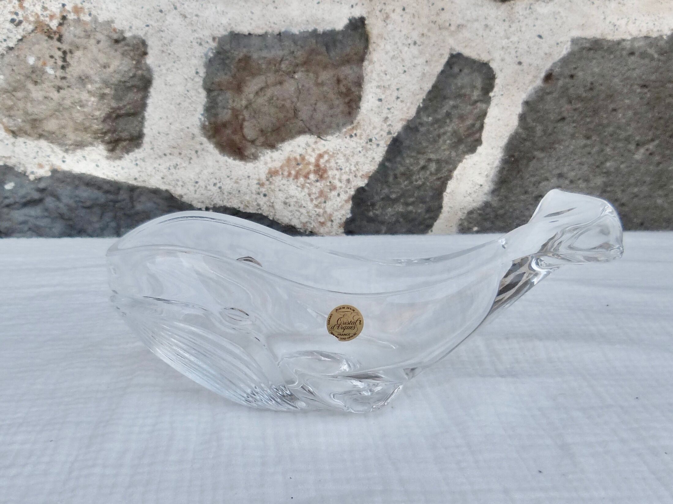 Empty whale pocket in Arques crystal