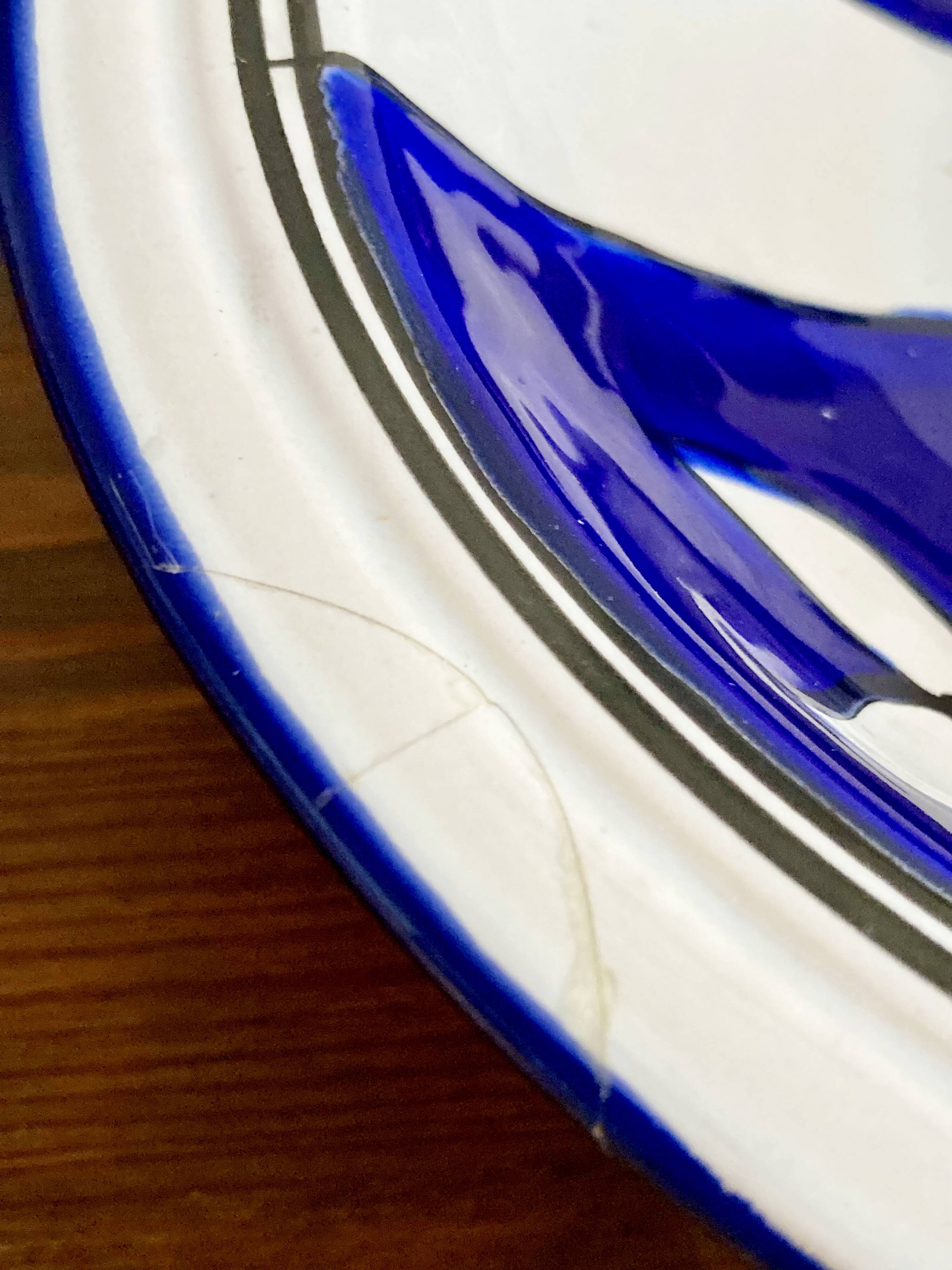 Mediterranean service, large dish and 6 soup plates