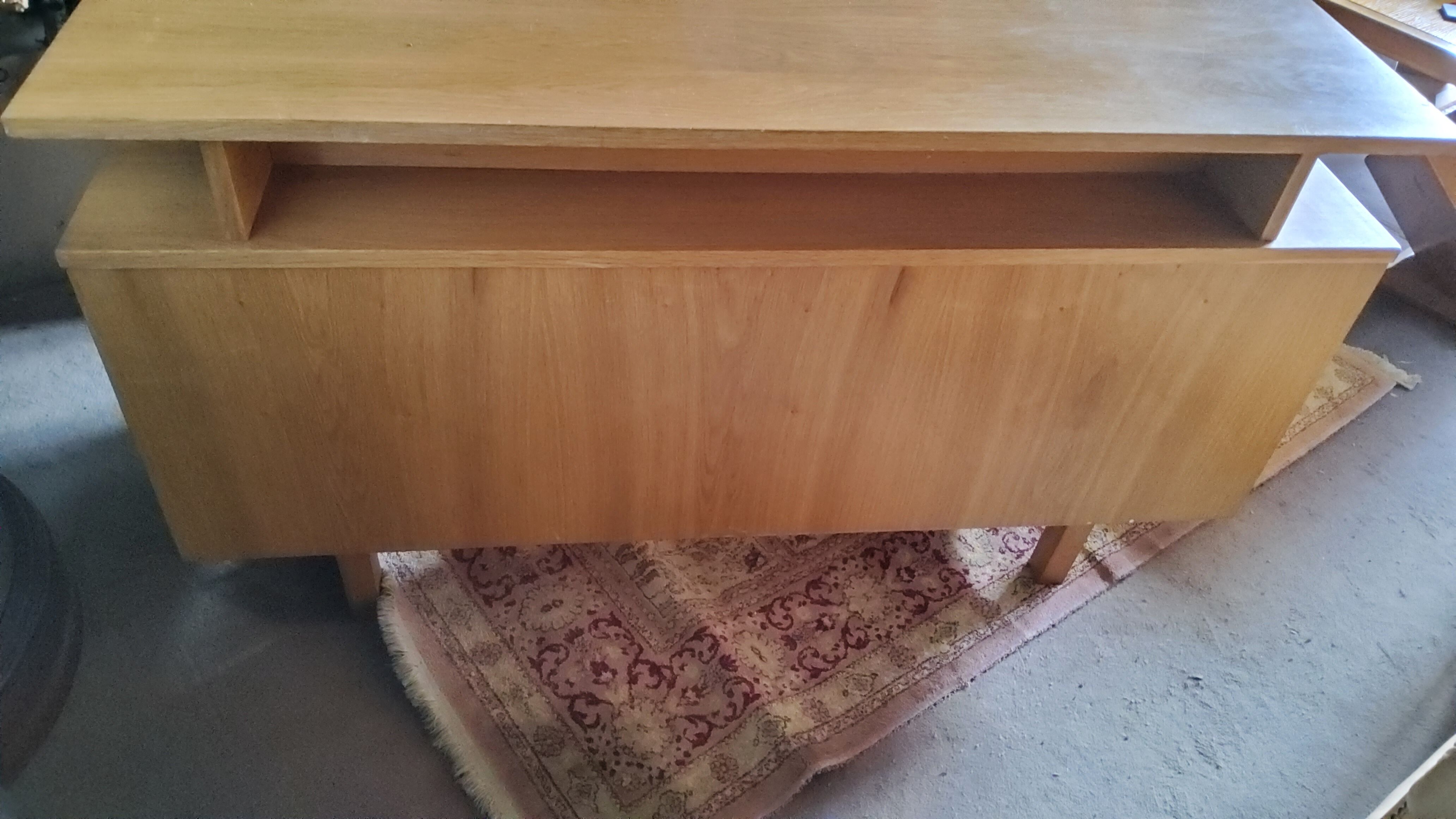 Office of the 60s /70s with blond oak caissons