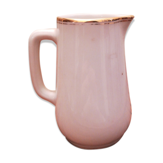 Small pitcher aboard Golden