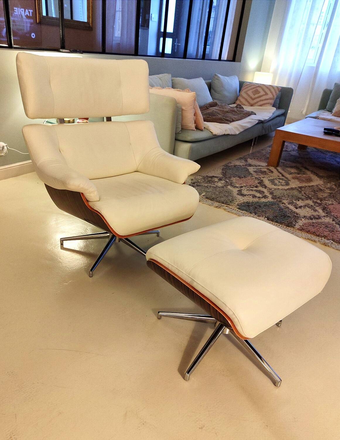 Lounge chair and ottoman