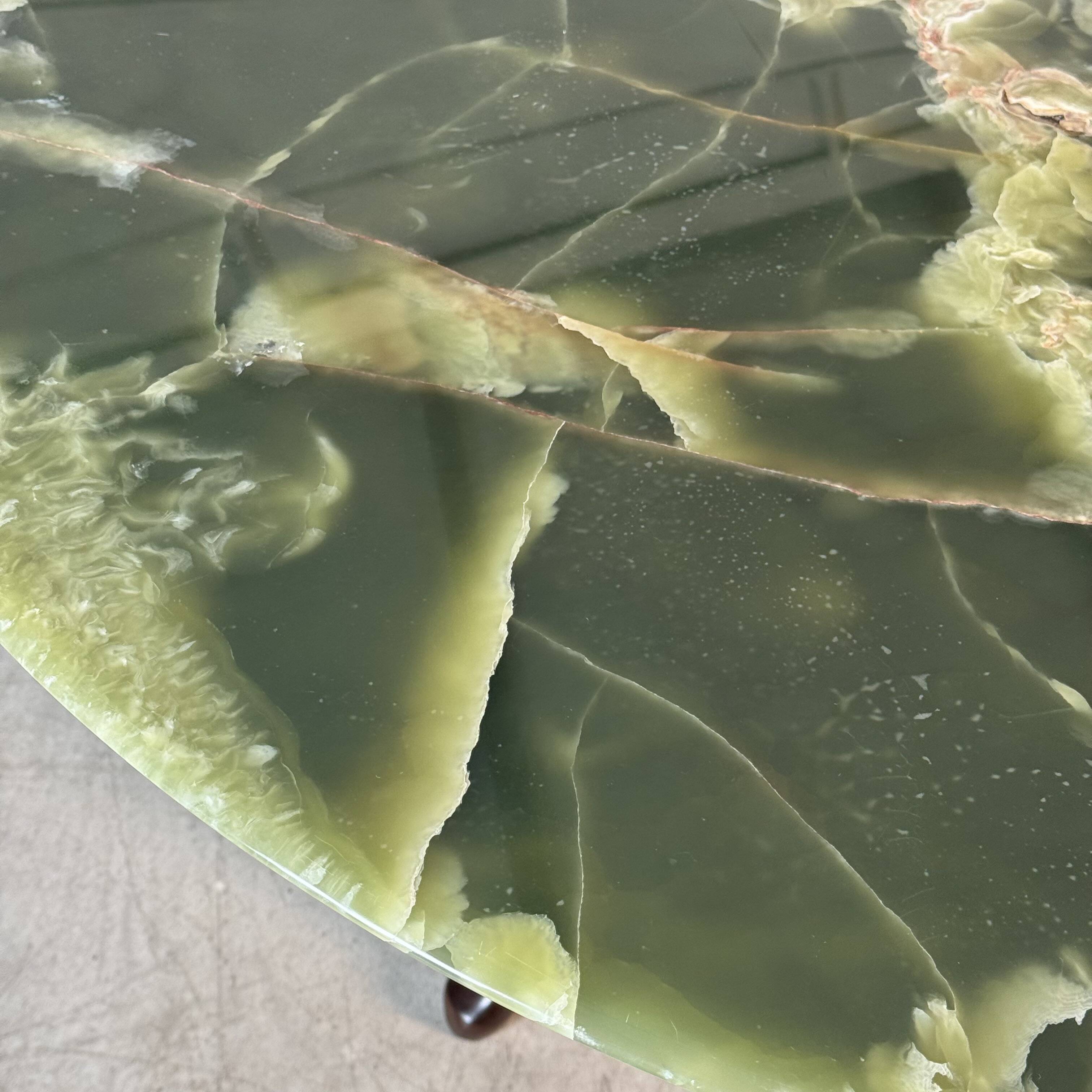 Round dining table in onyx and solid walnut by Osvaldo Borsani, 1950s.