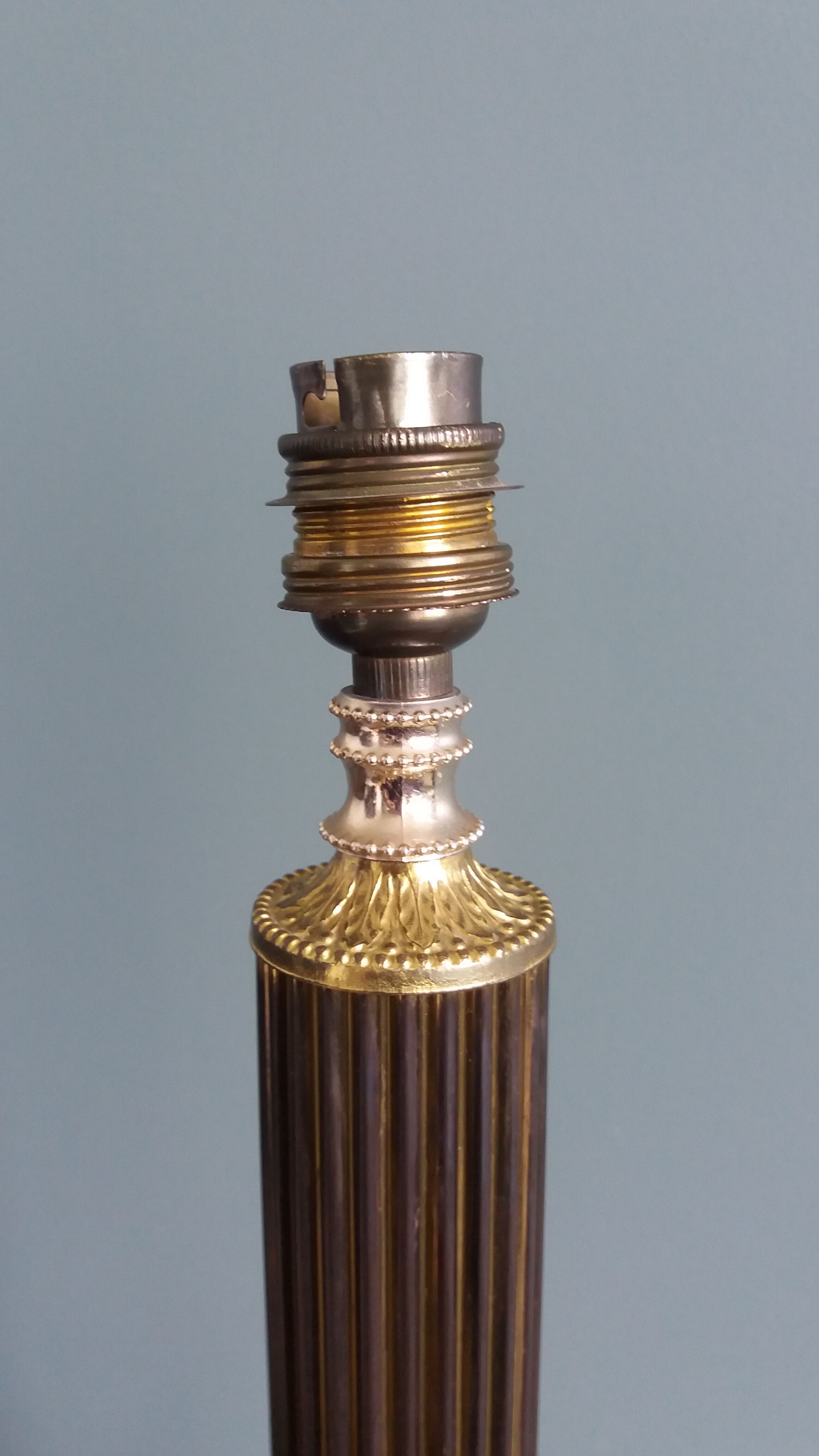 Antique column lamp in marble and gilded metal