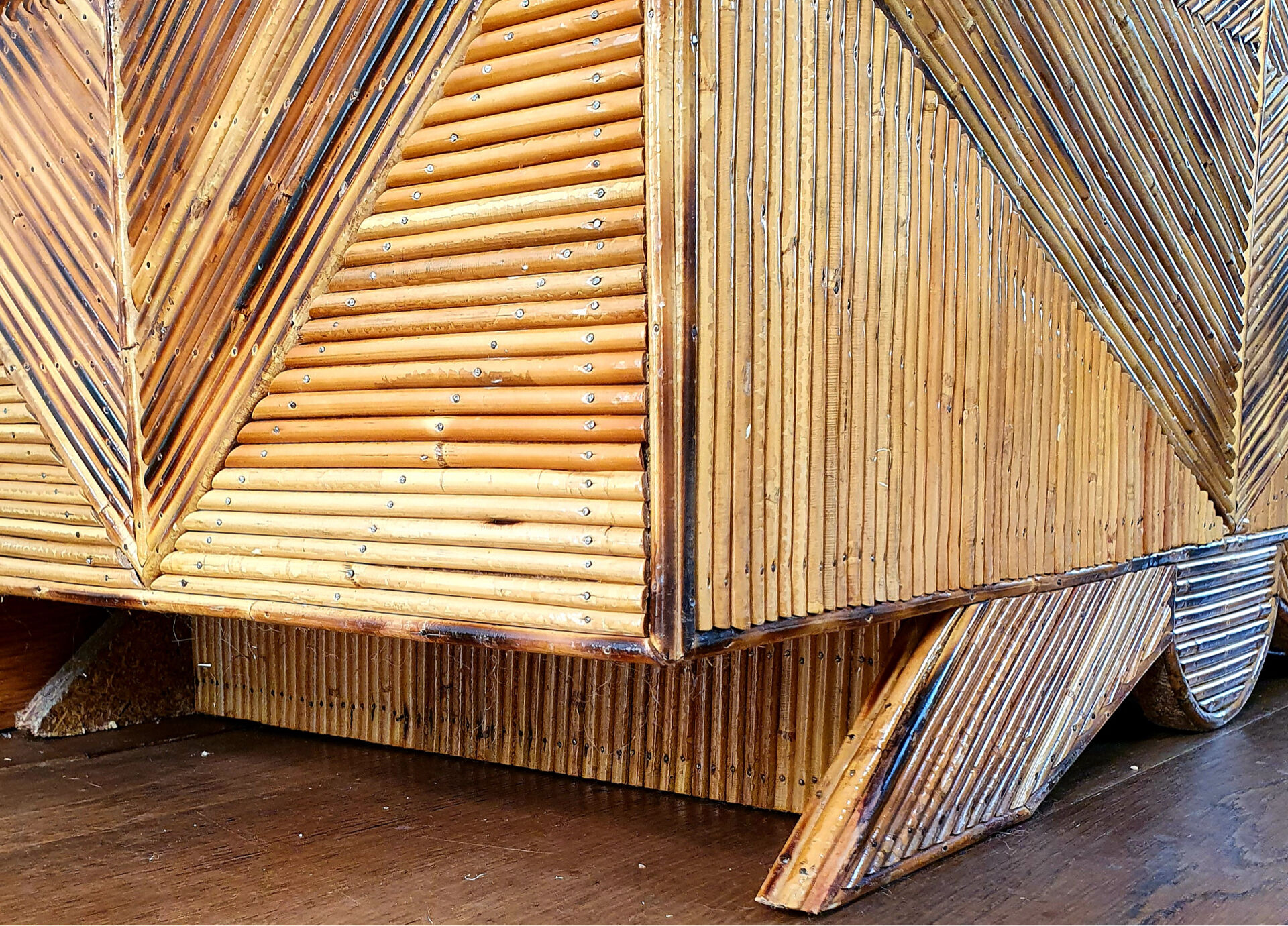 Coffre en marqueterie de rotin