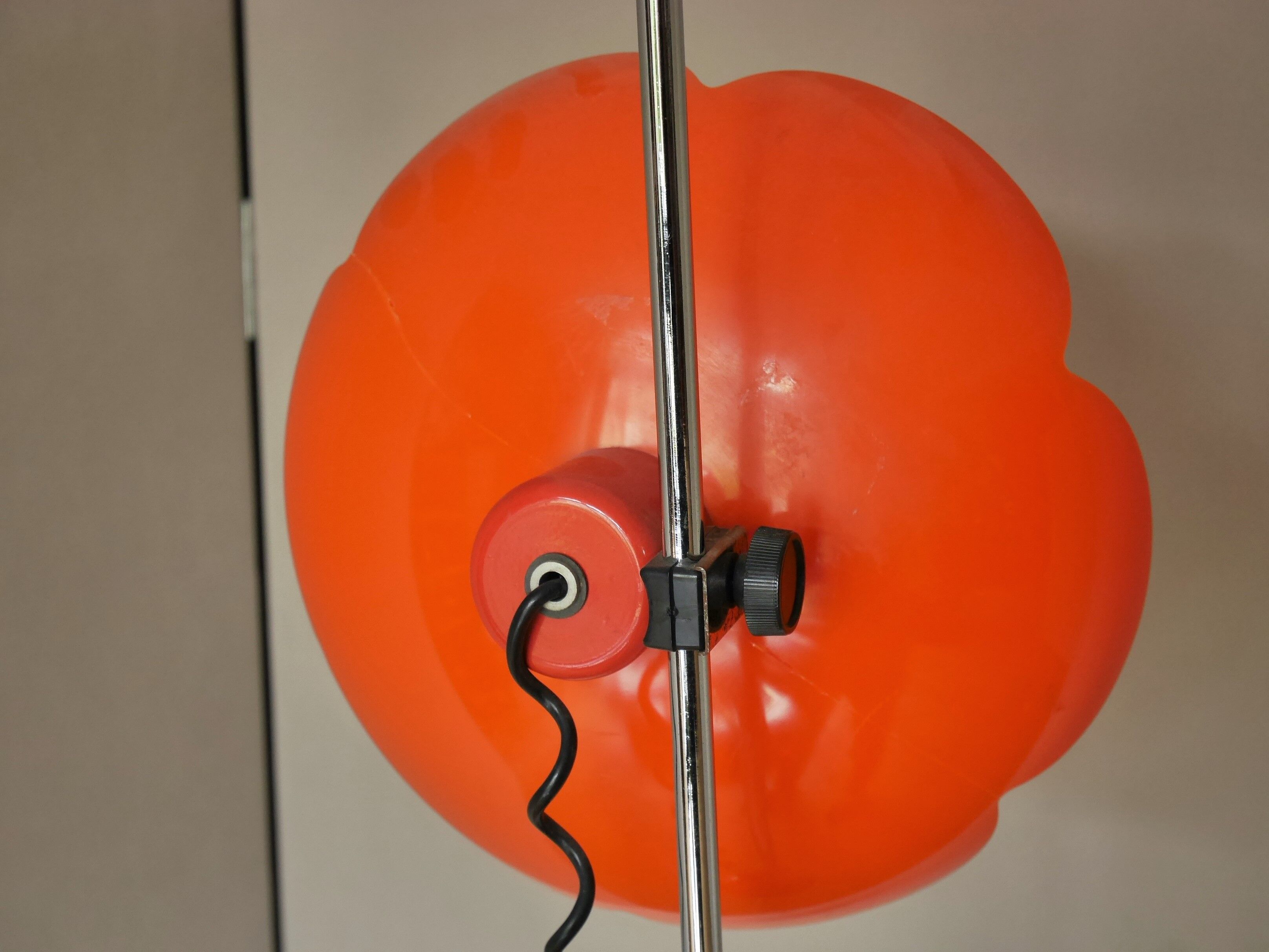 Lamppost flowers design seventies