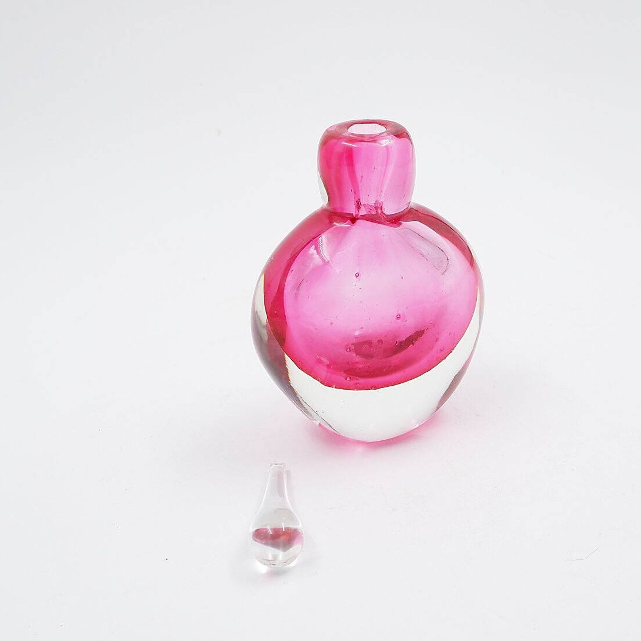 Flacon de parfum « Sommerso » en verre rose et transparent