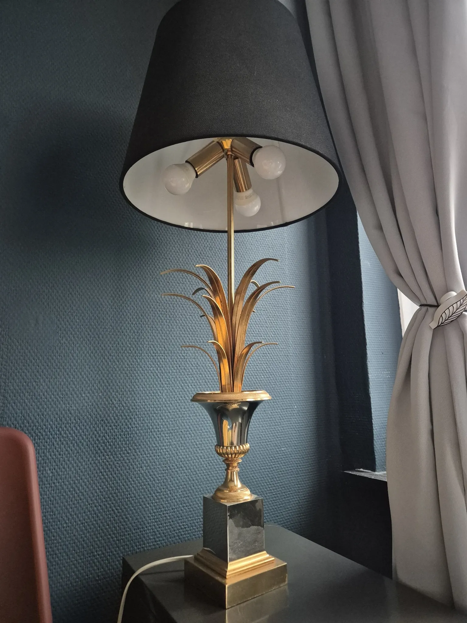 Pineapple lamp