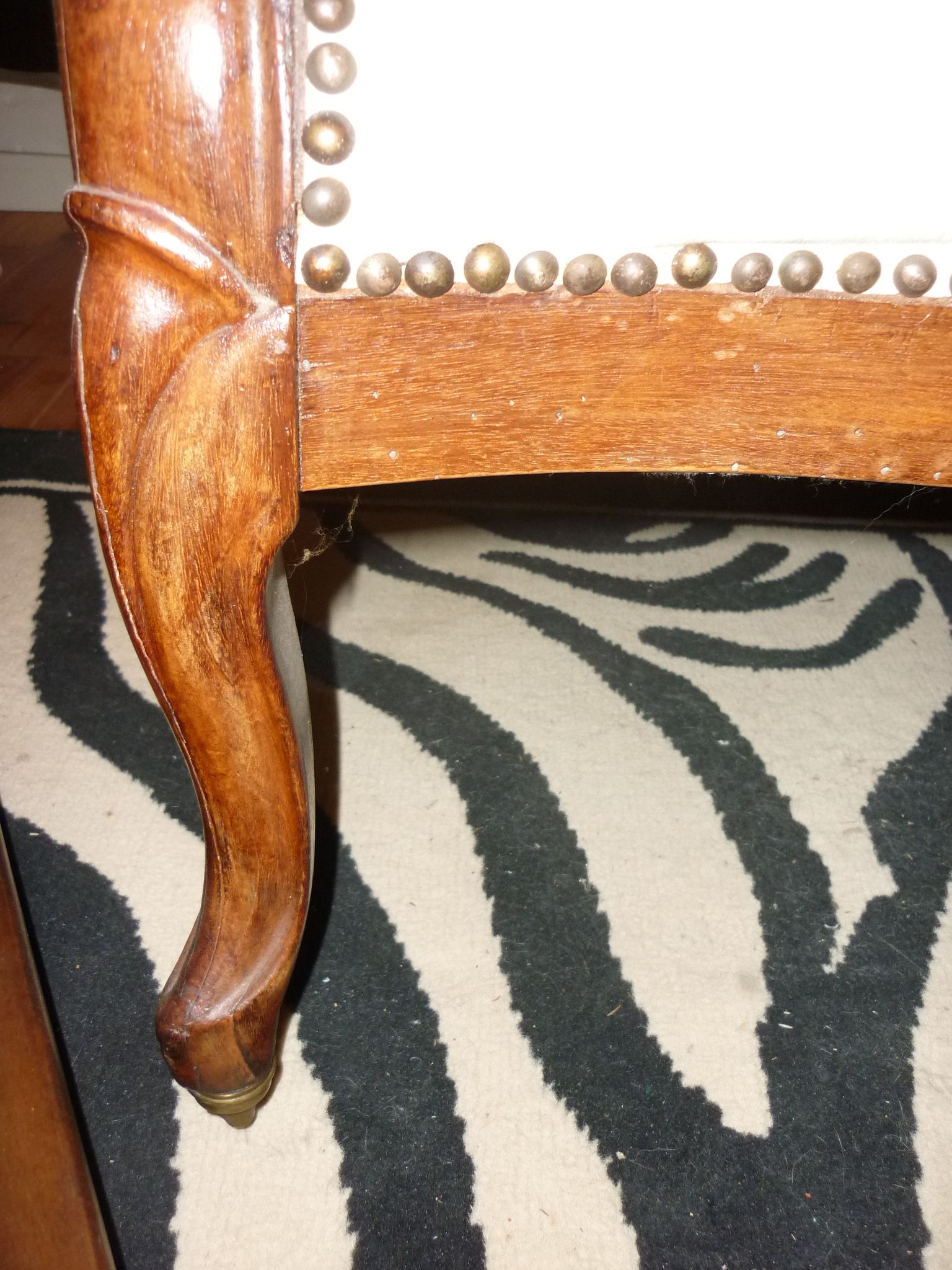 Armchair and its footrest