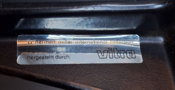 Table bistro circulaire Eames Vitra avec base contract, années 1960-70.