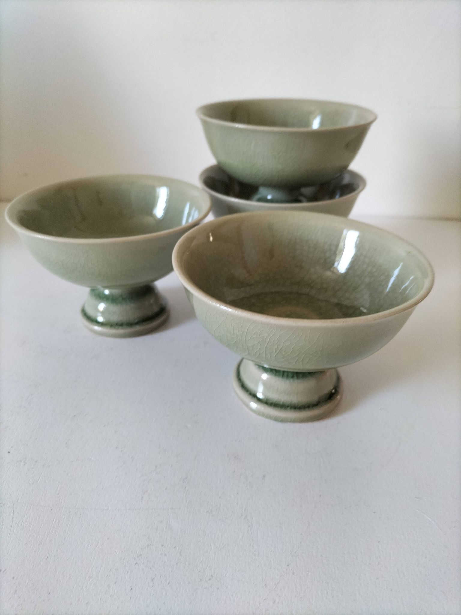 Ensemble 4  coupelles artisanales en céramique – émail céladon & style raku