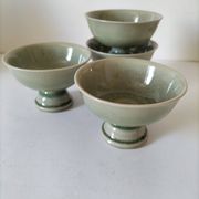 Ensemble 4  coupelles artisanales en céramique – émail céladon & style raku