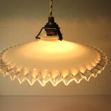 "Rise and fall" suspension in opaline and porcelain