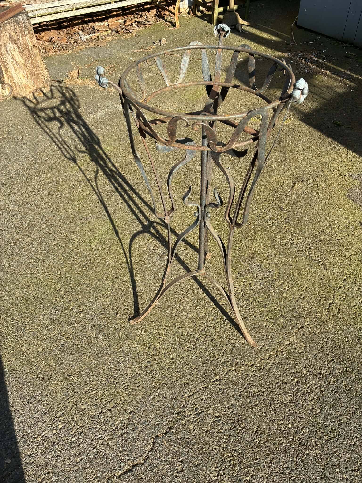 Plant stand/black pot