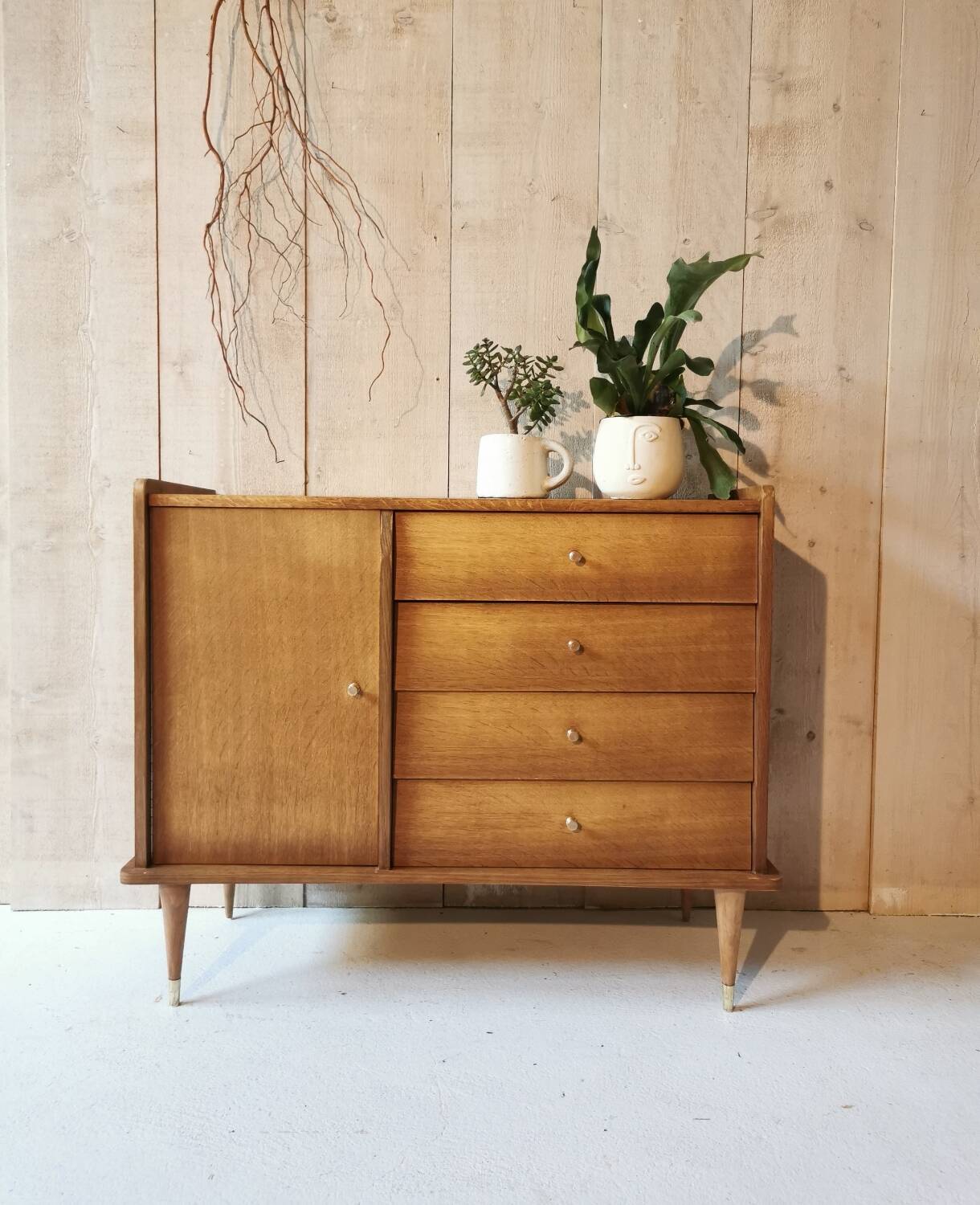 Chest of drawers with 1 door and 4 drawers