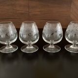 Suite de 4 verres à cognac en cristal soufflés et taillés