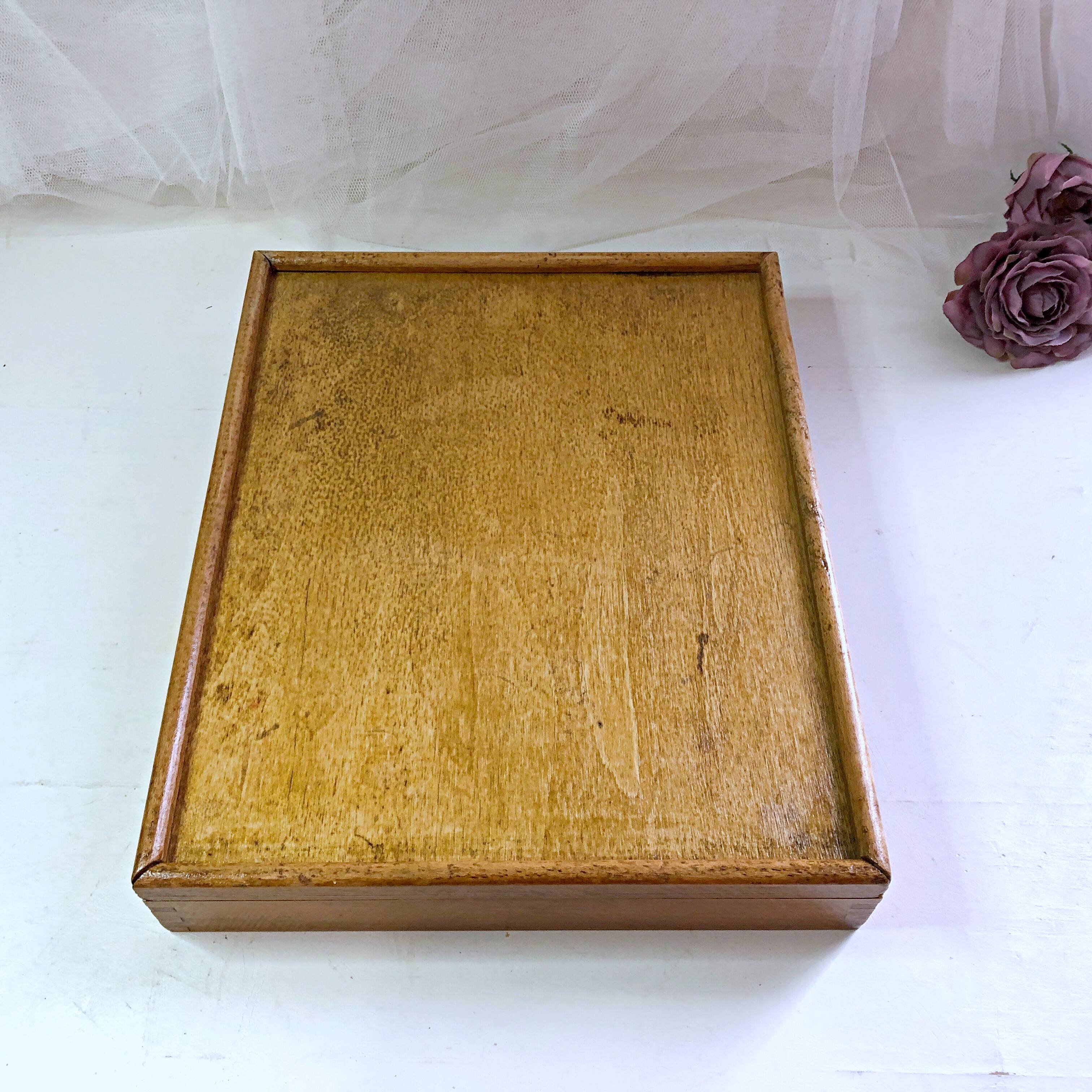 Yellow dwarf game wooden box manufactured by jlr paris early 20th century