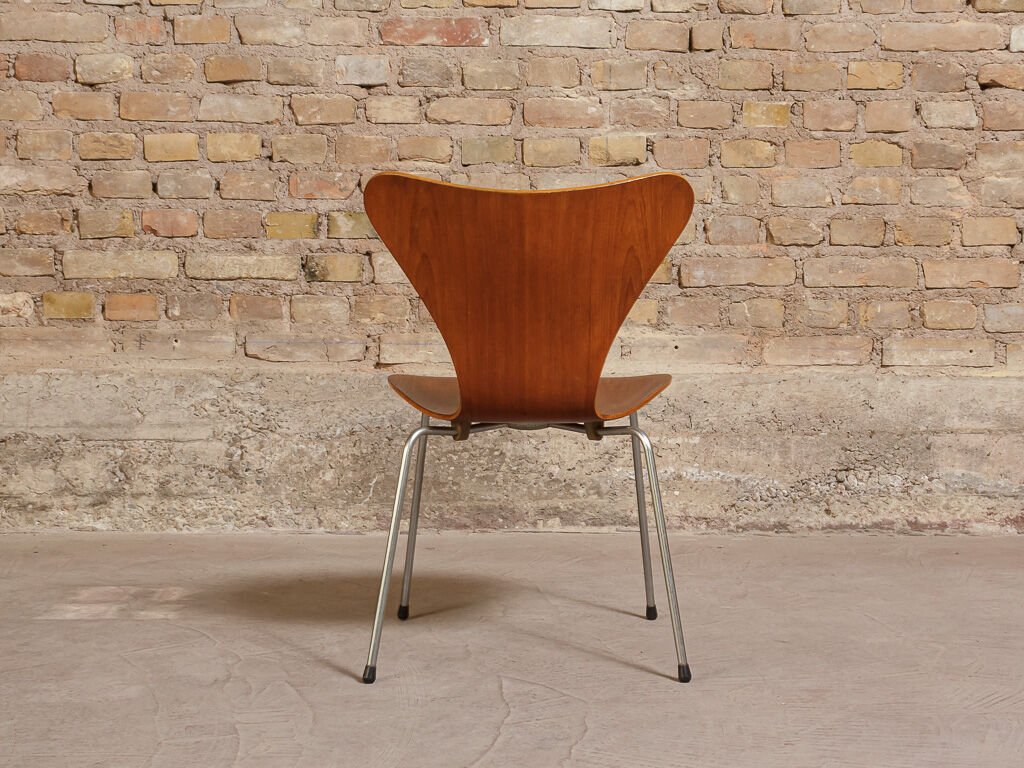 Chair series 7, No.3107 by Arne Jacobsen for Fritz Hansen, teak butterfly, Denmark, circa 1955