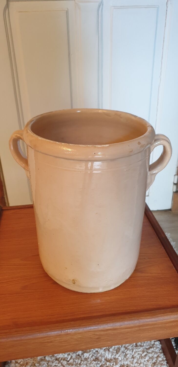 Large stoneware pot