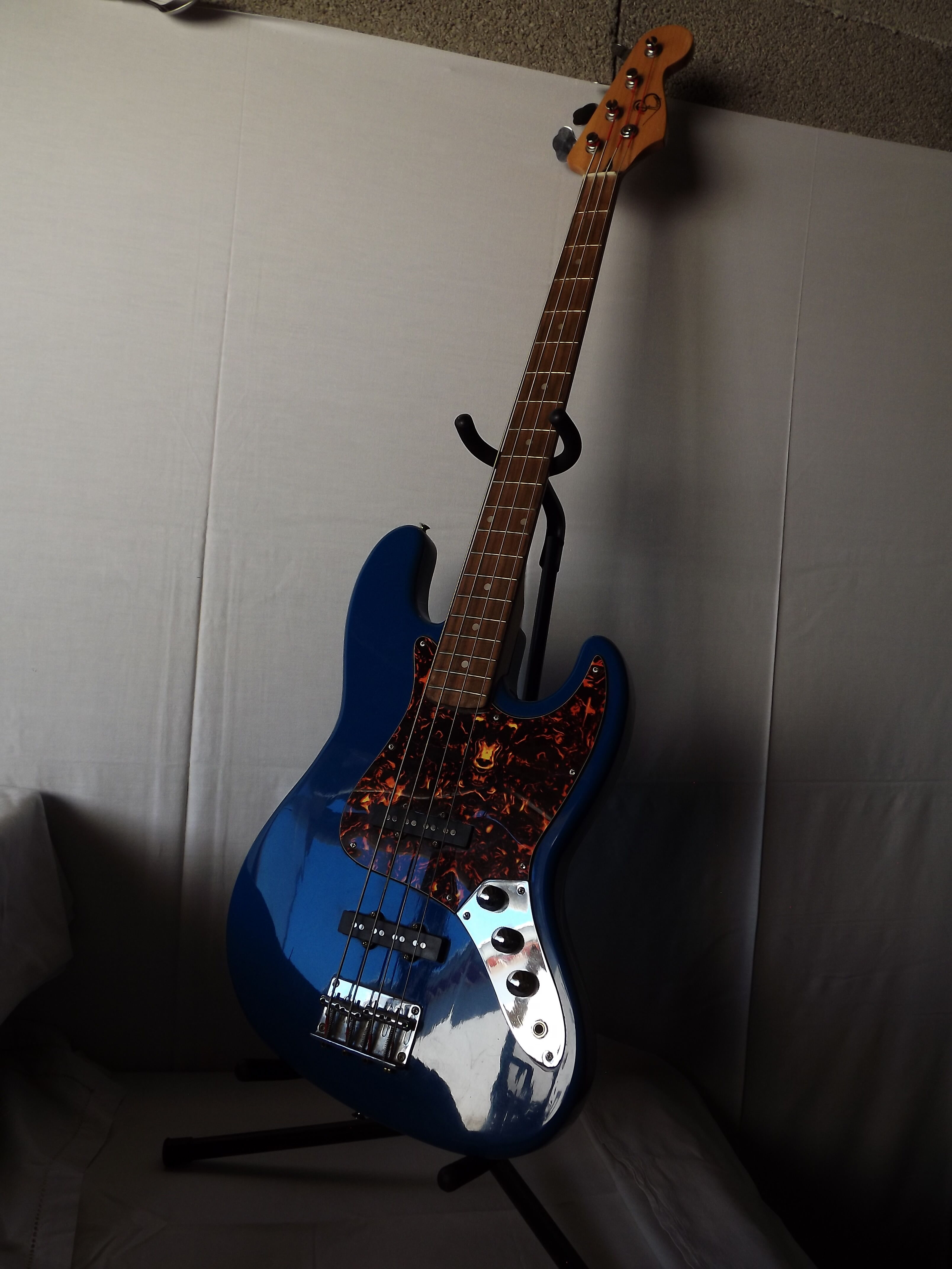 Bass guitar "Stringer"