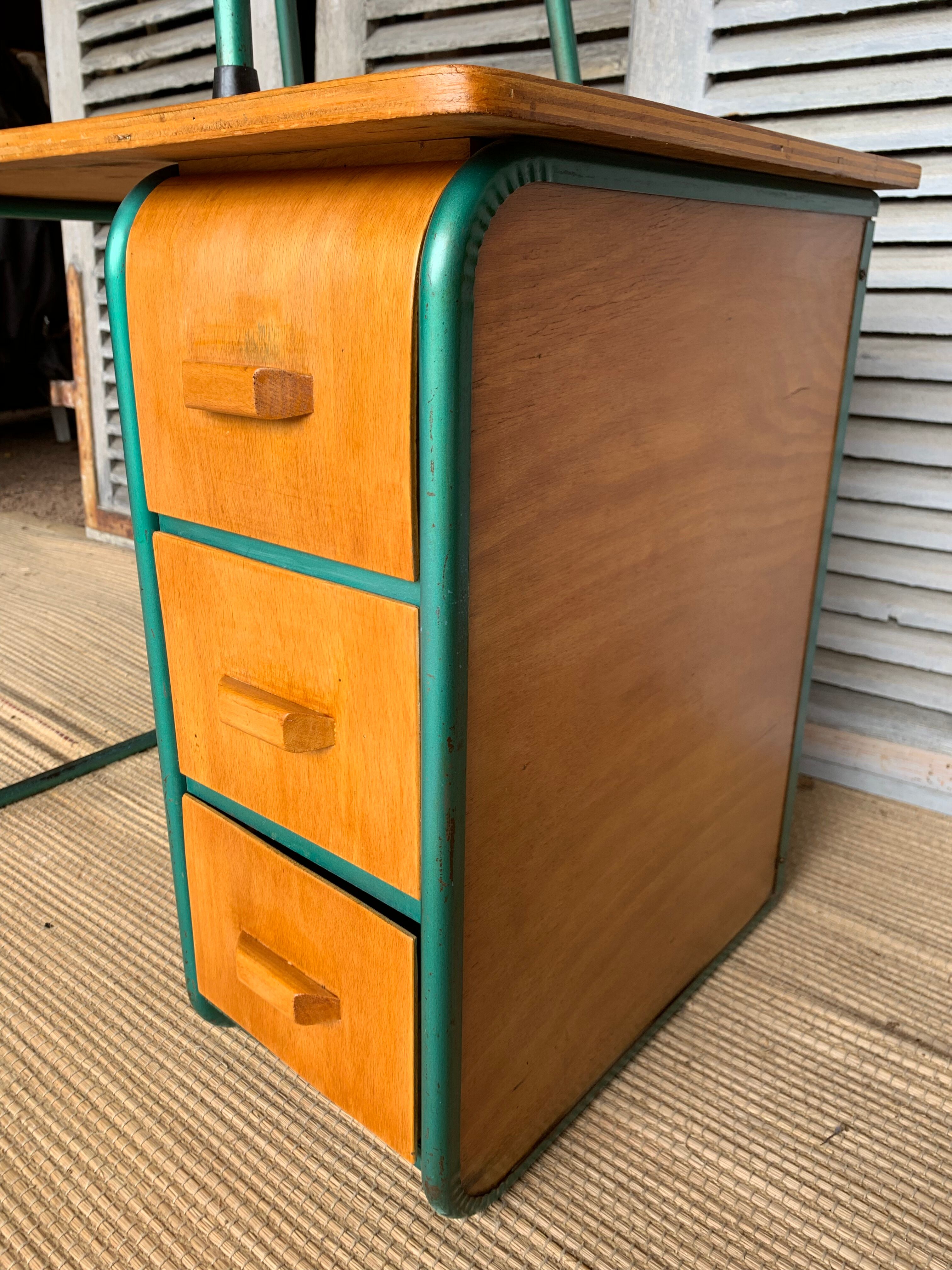 Bureau et chaise d’enfant des années 50