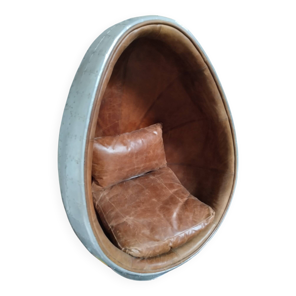 Fauteuil œuf industriel en cuir marron « coquille »