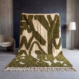 Handmade pure wool rug, size 200 x 300 cm.