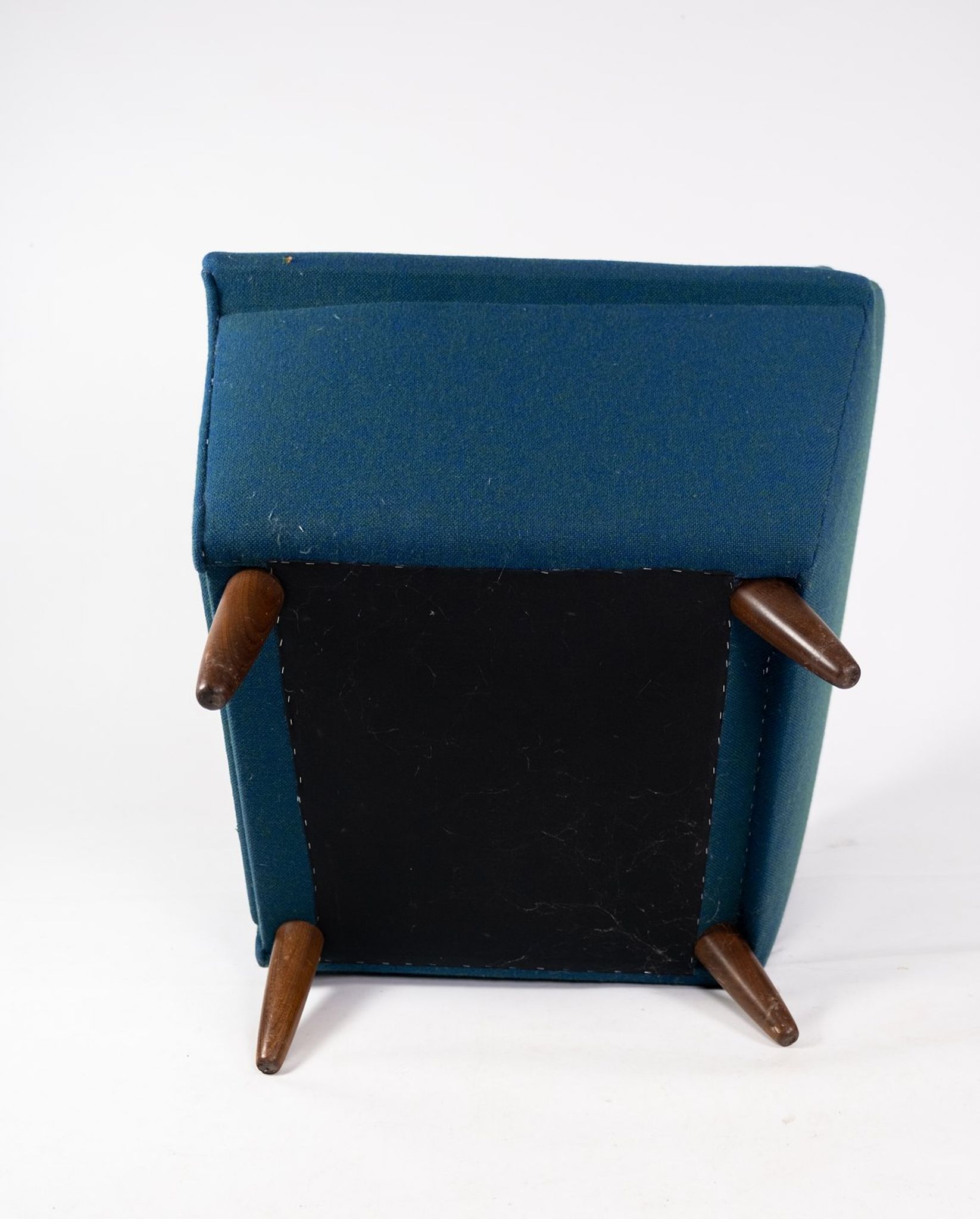 Armchair upholstered with dark blue wool fabric and legs in dark wood, of danish design, 1960s