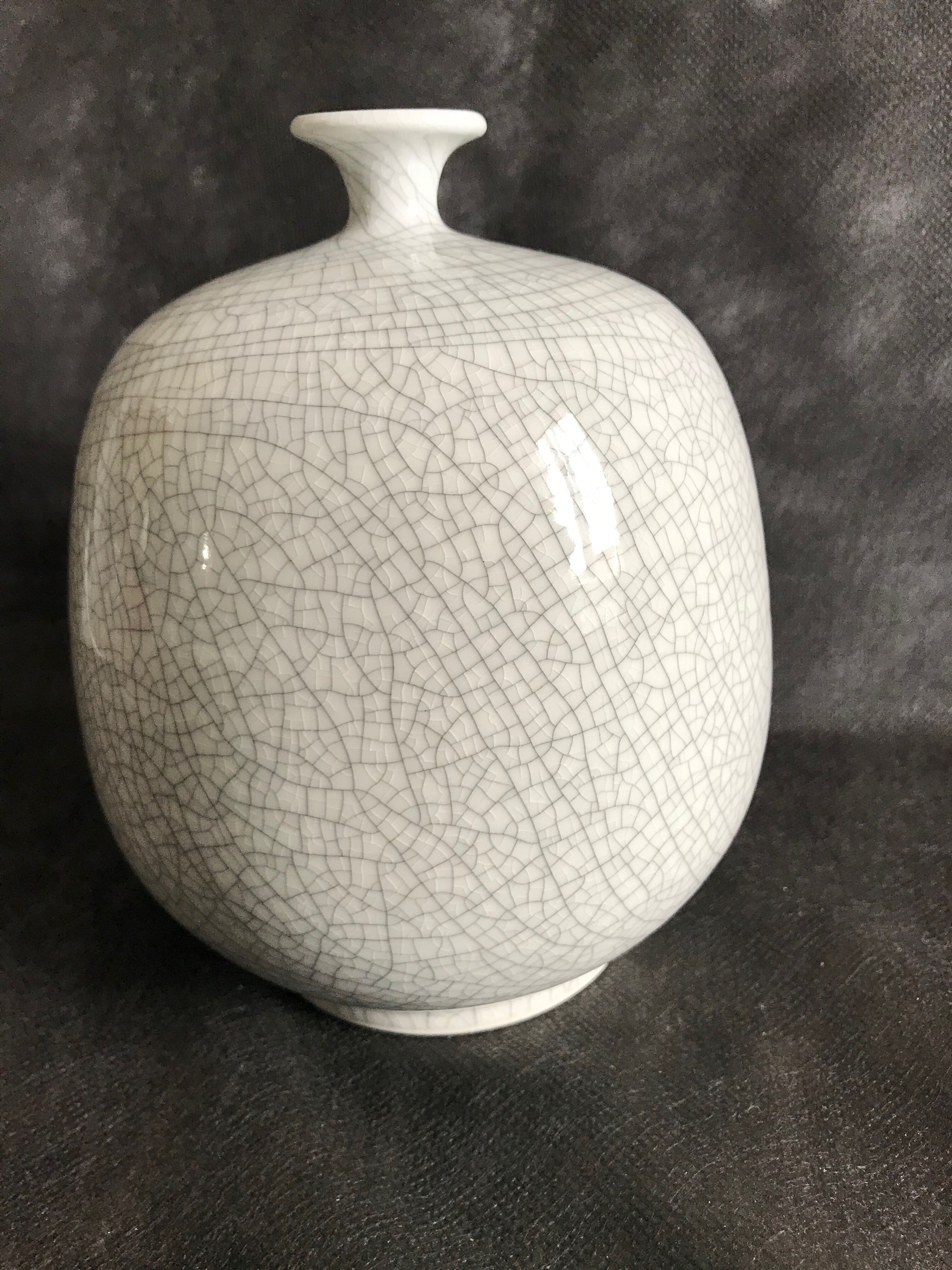Vase ball with flattened pinched collar