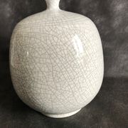 Vase ball with flattened pinched collar