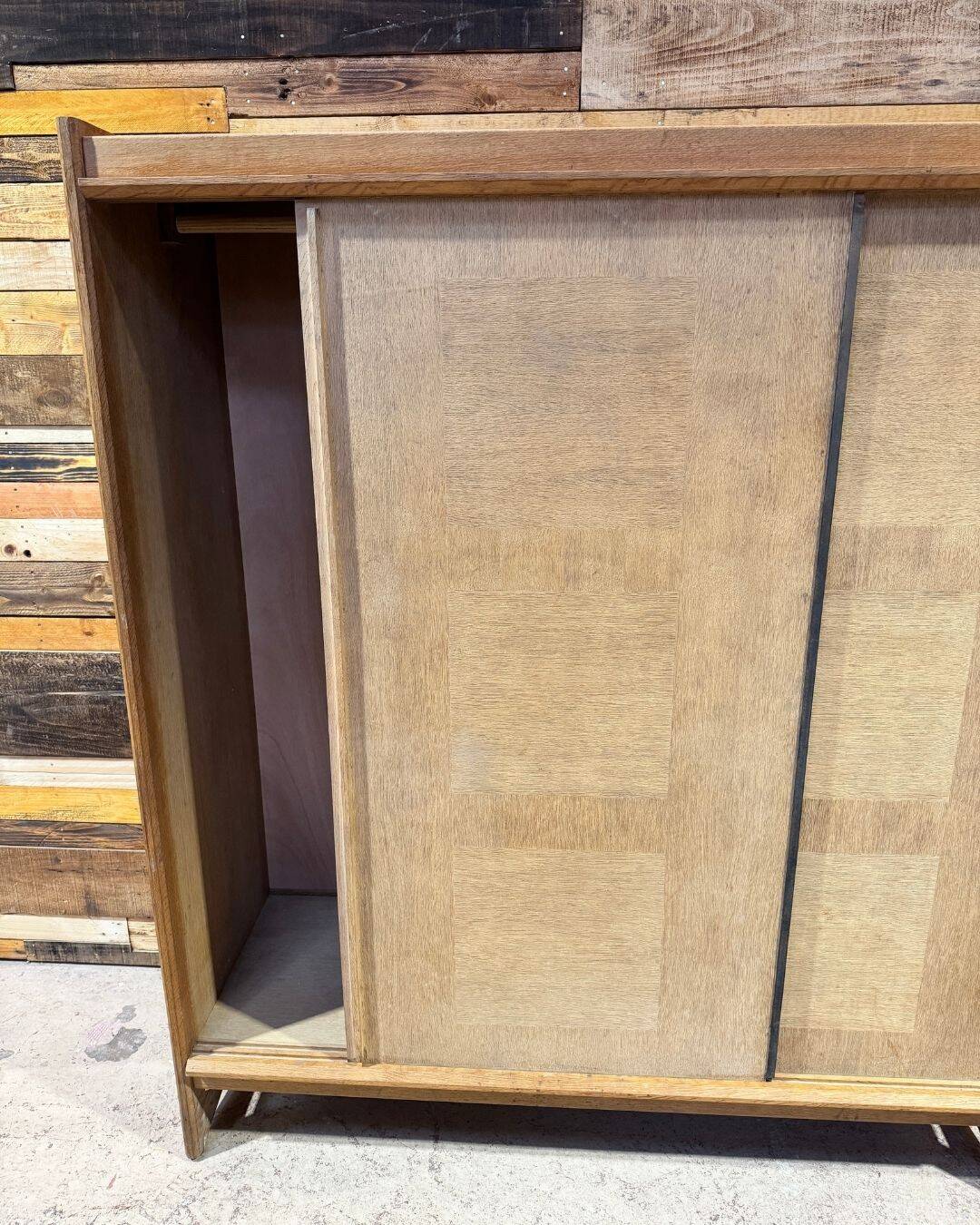 Sliding door wardrobe - Guillerme & Chambron