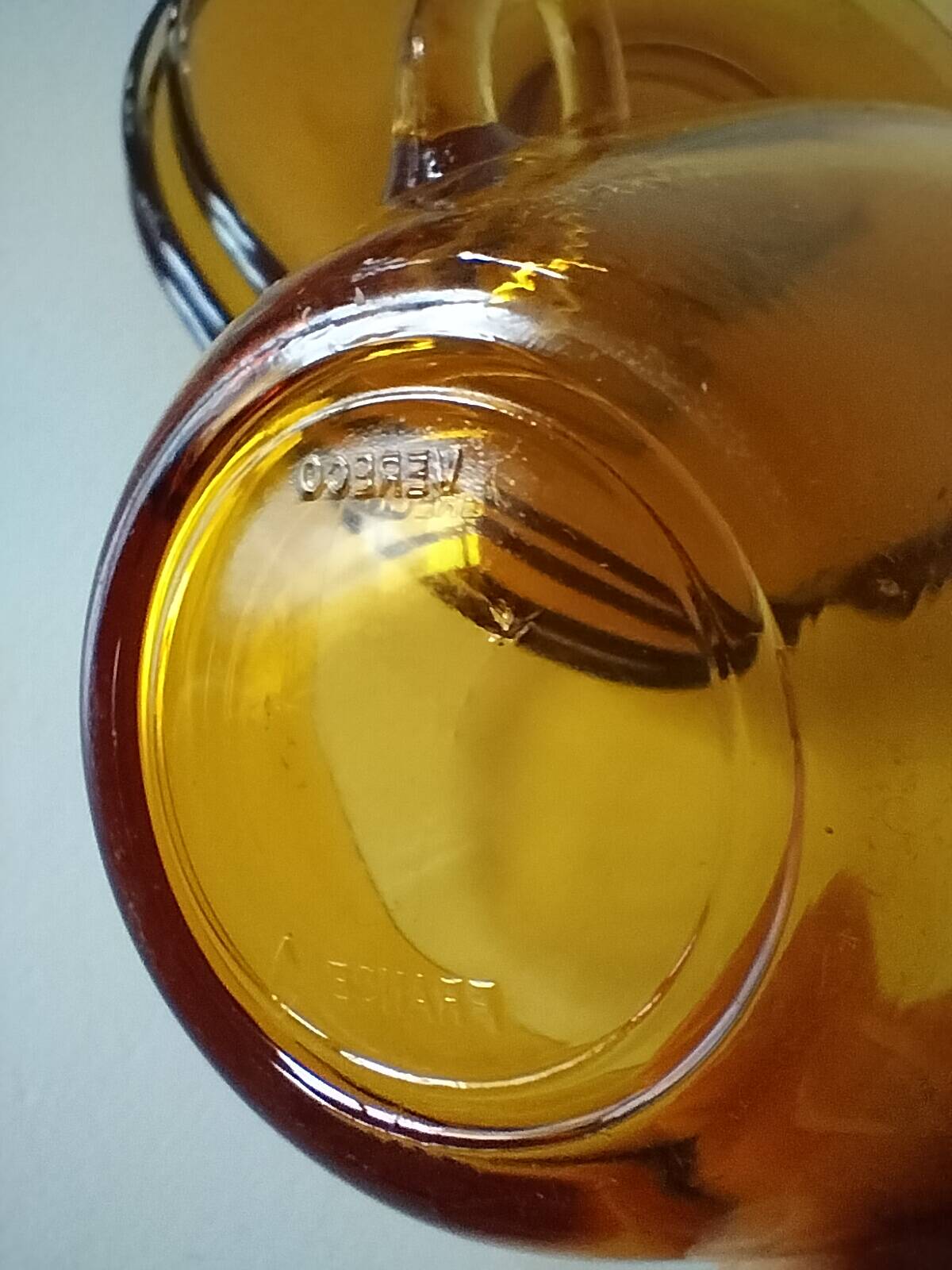 4 cups and saucers VERECO amber