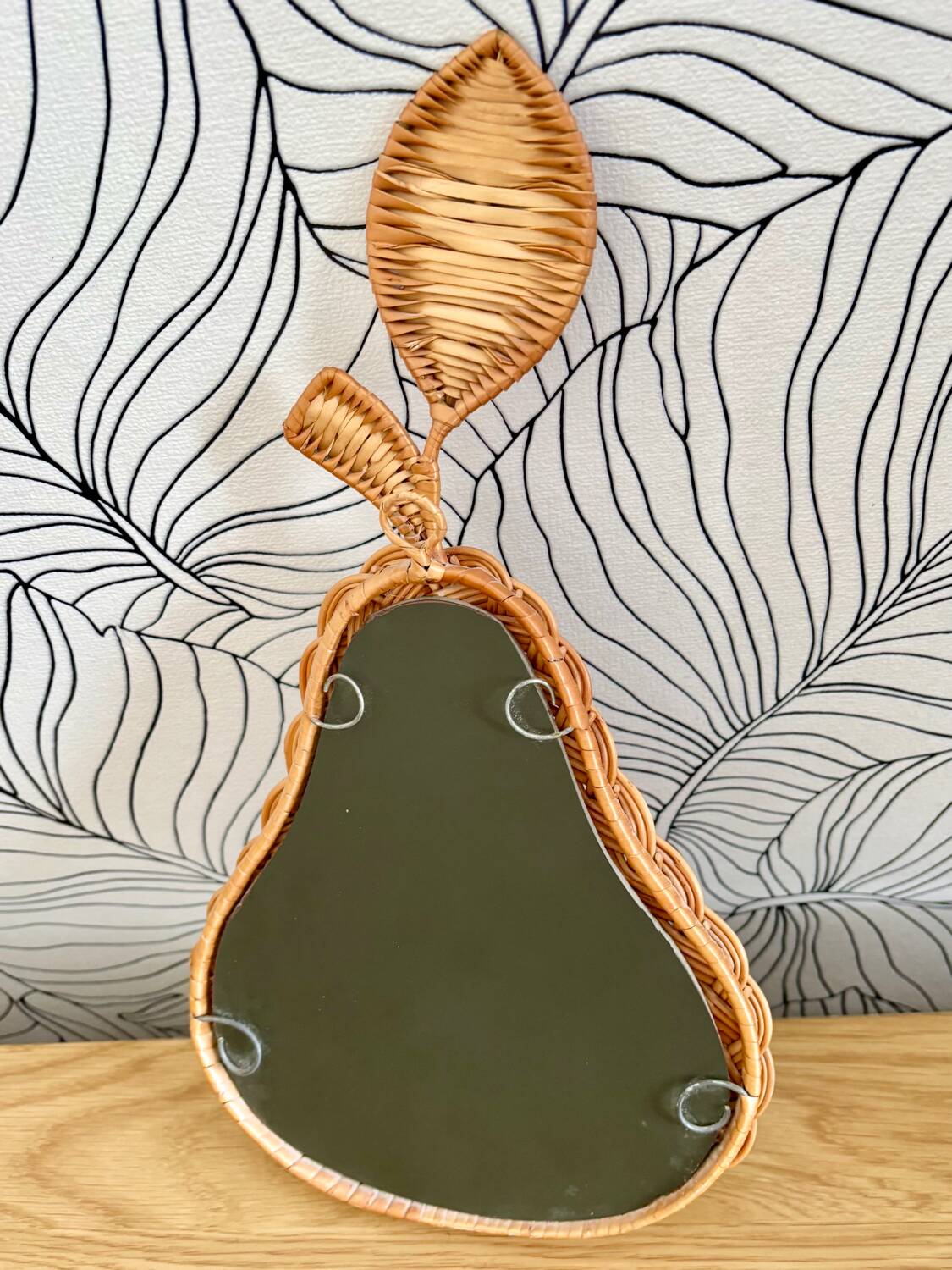 Miroir en osier tressé forme poire