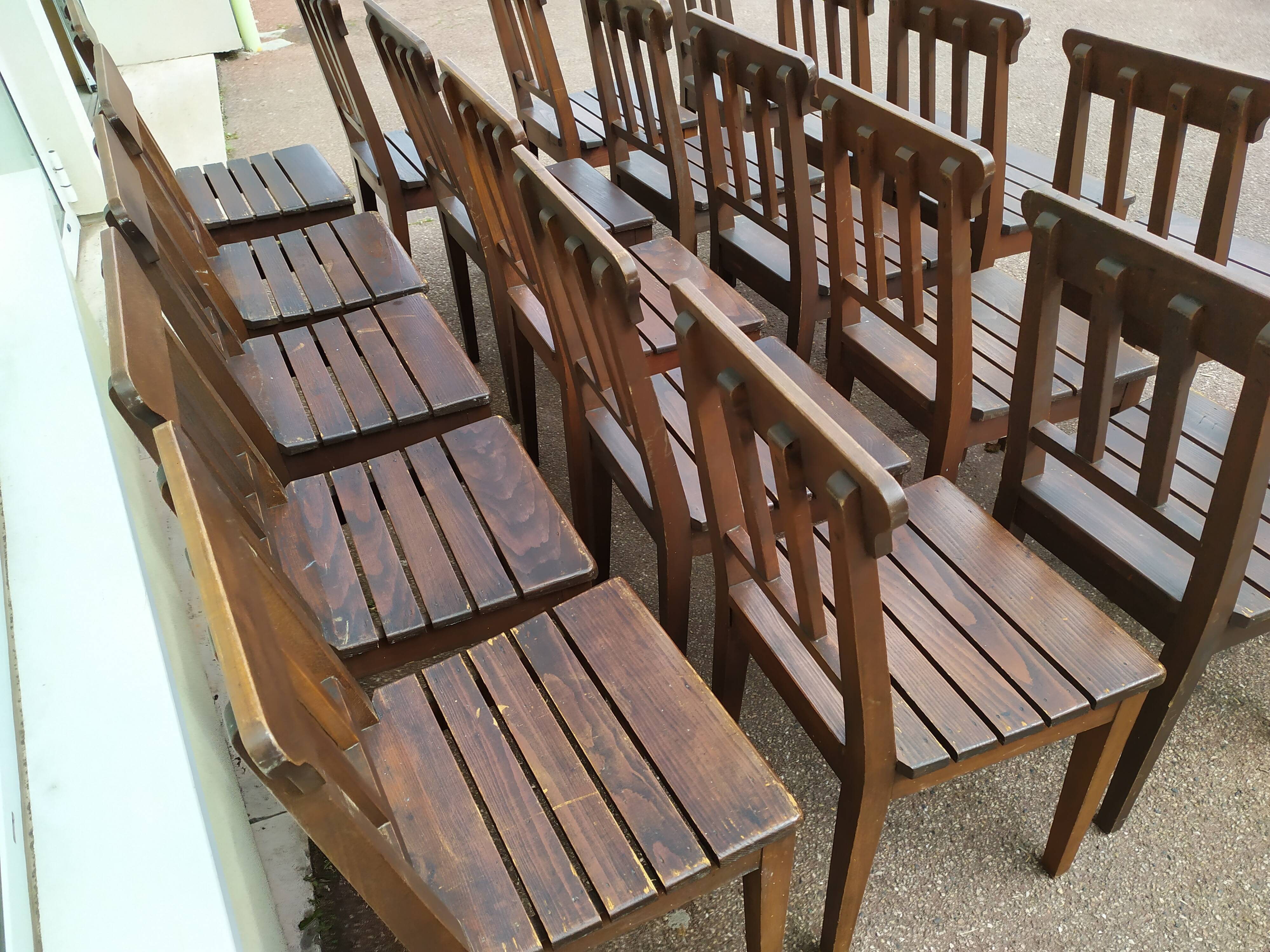 Ensemble lot de 20 chaises en bois de bistrot