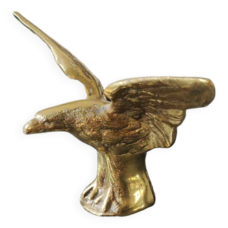 Eagle figurine sculpture with outstretched wings, in solid brass. Size 8 x 15 cm