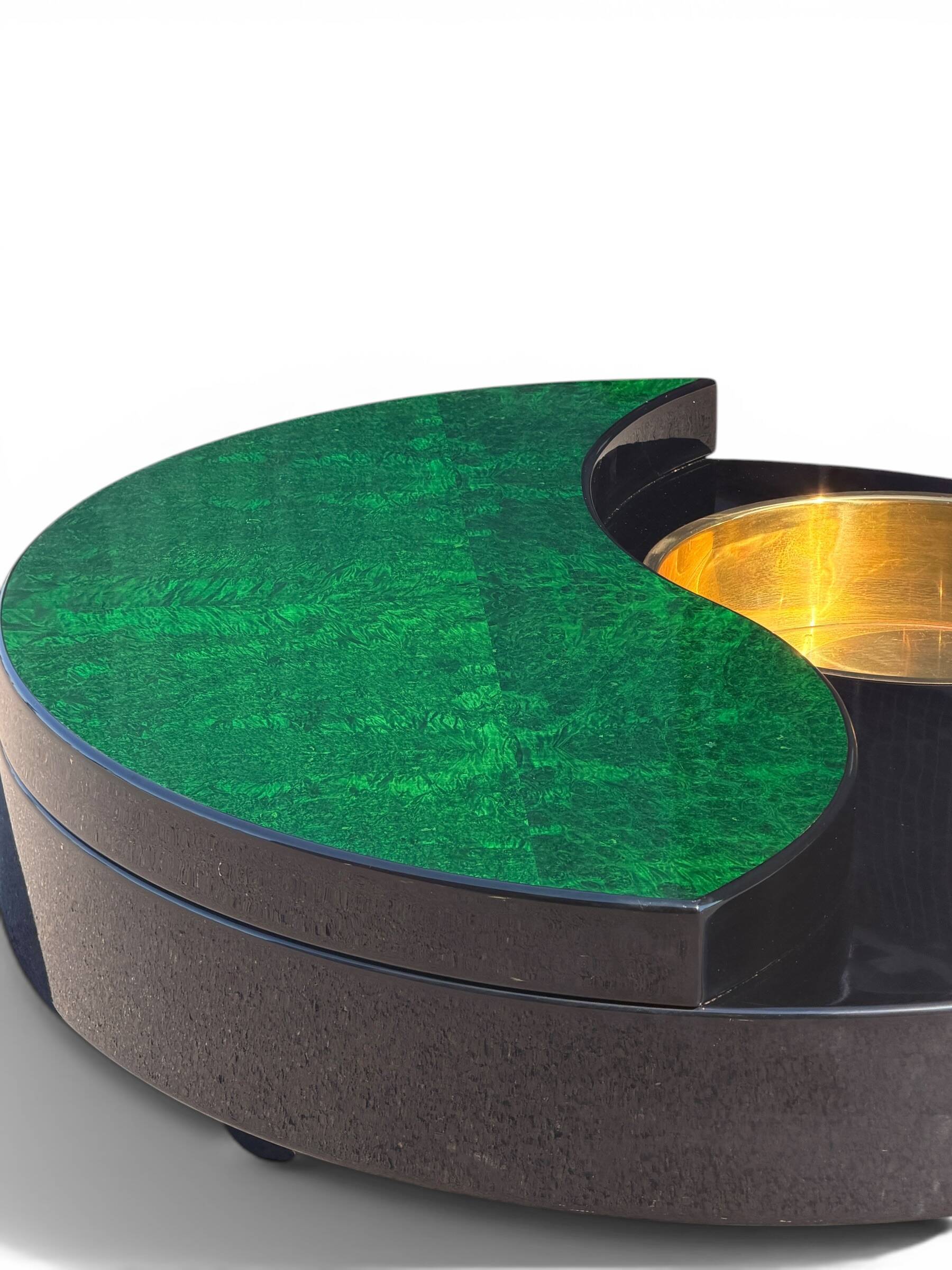 Table basse Willy Rizzo Yin-Yang - Laque, laiton & verre (Circa 70)