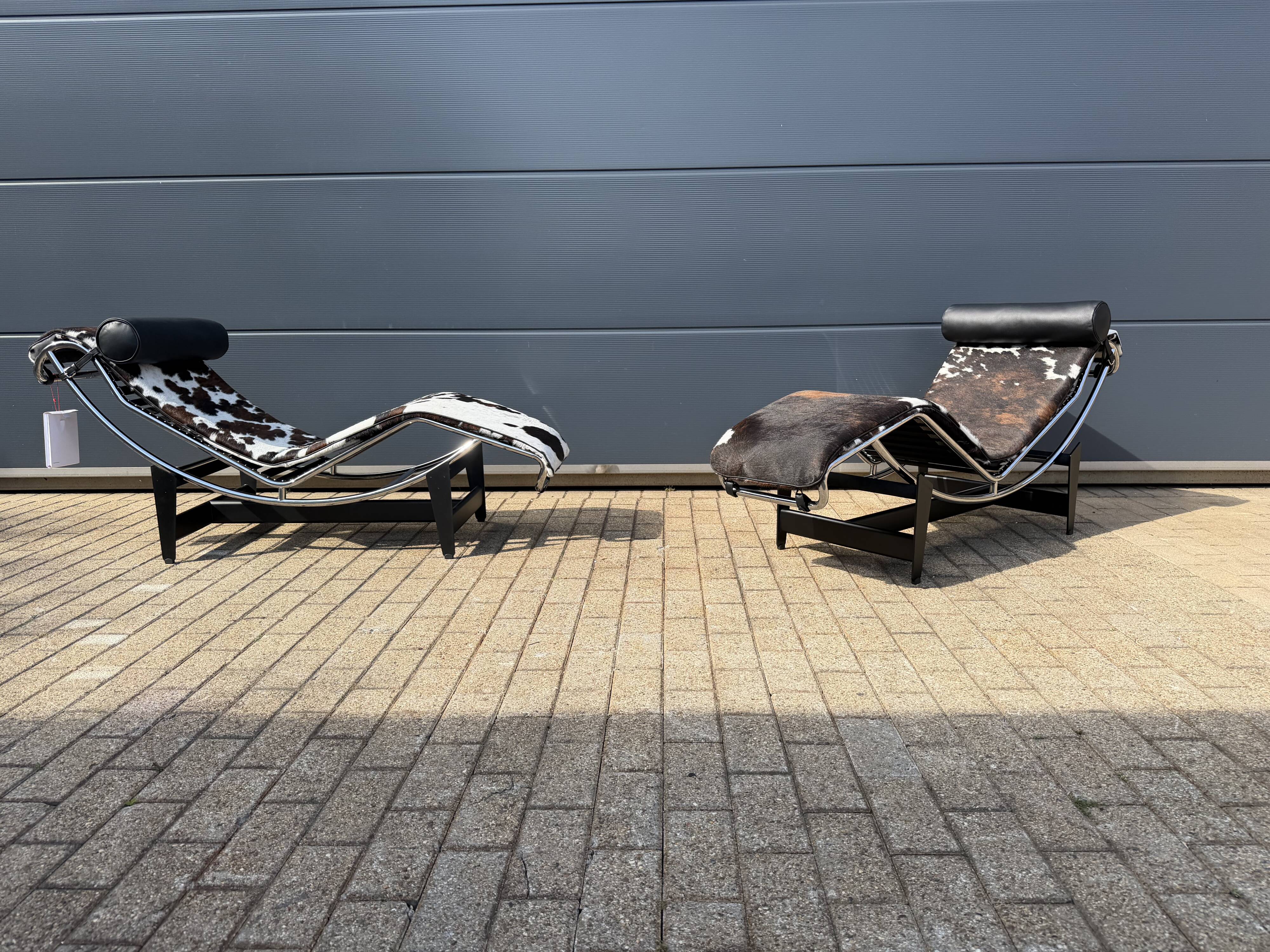 Cassina LC4 Le Corbusier original (signed) in cowhide, in new condition.