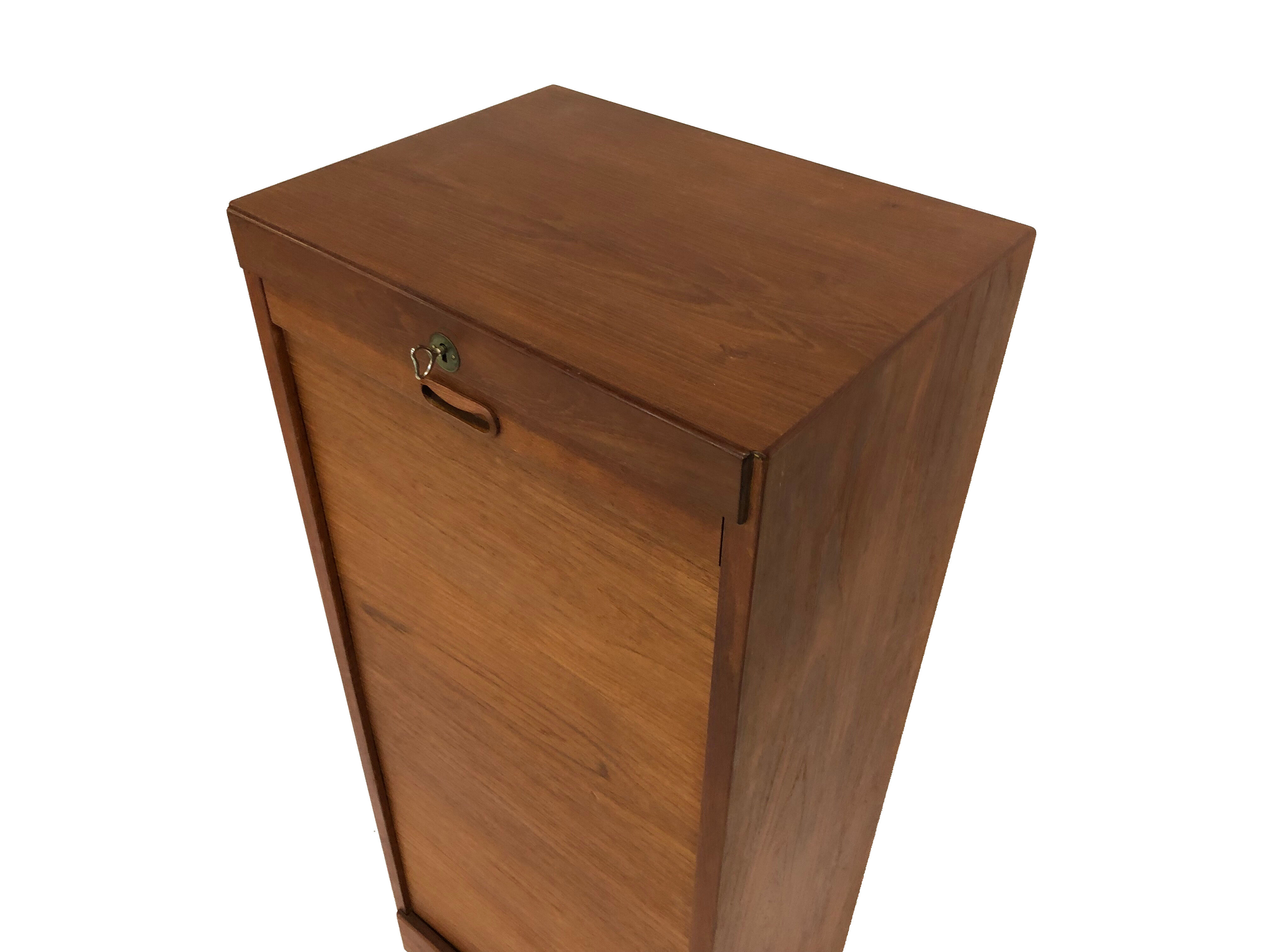 Vintage Danish design cabinet in teak veneer