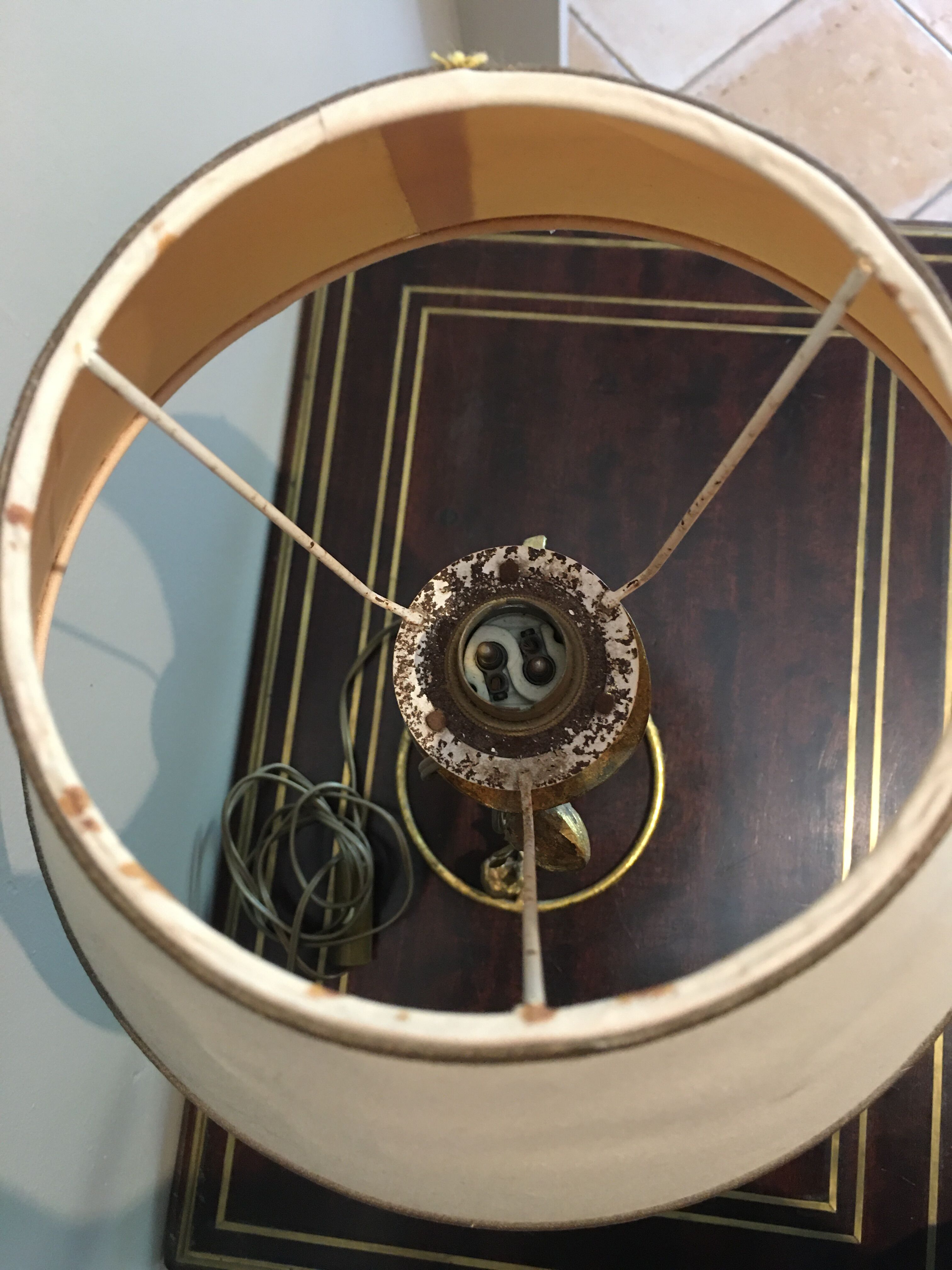 Golden lamp oak leaves