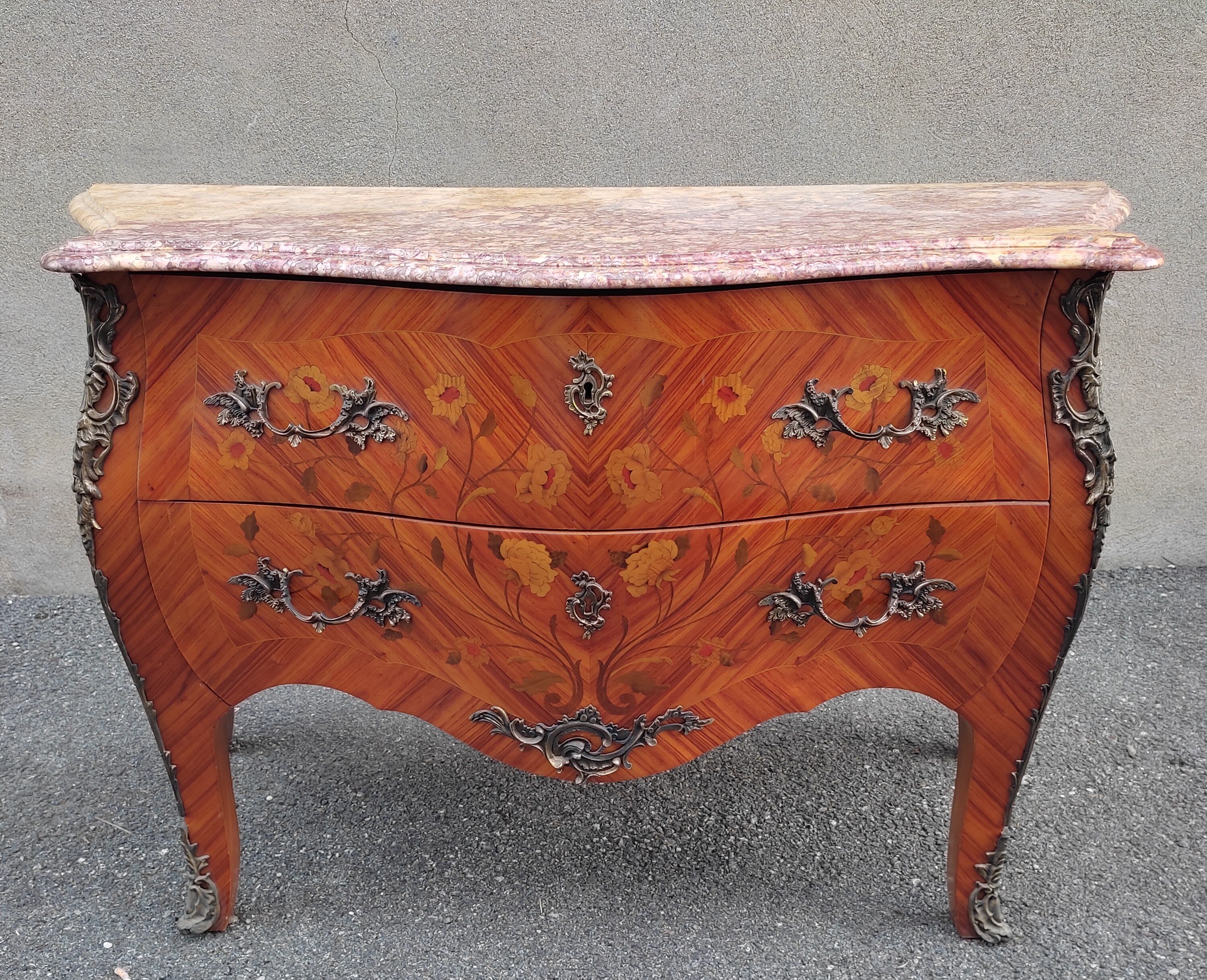 Louis XV chest of drawers in rosewood