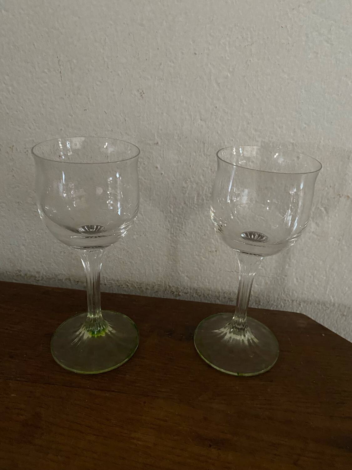 2 footed tulip glasses in crystal from the 1960s.