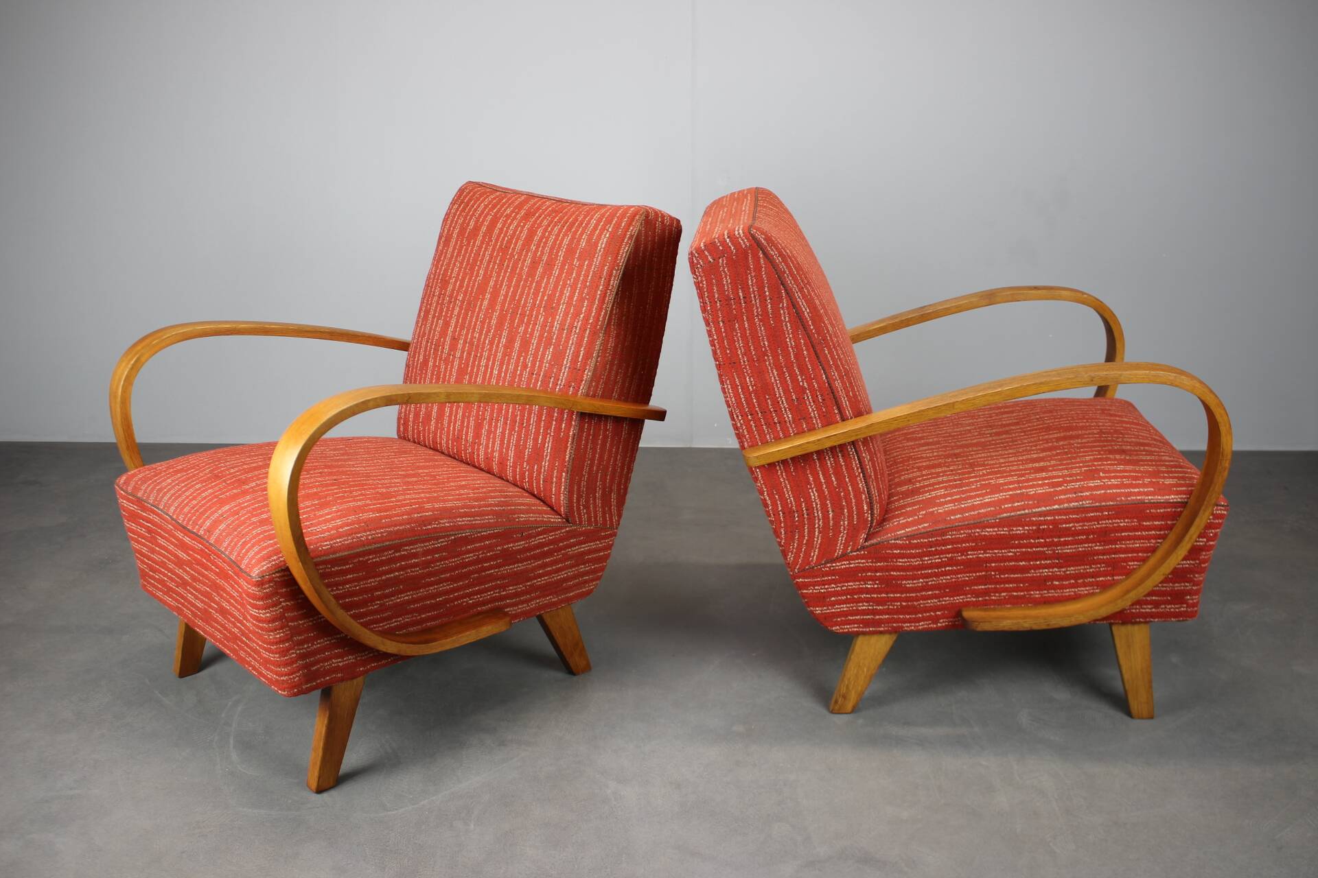 Pair of Halabala deck chairs from the 1950s, curved wooden chairs, Czech Republic.