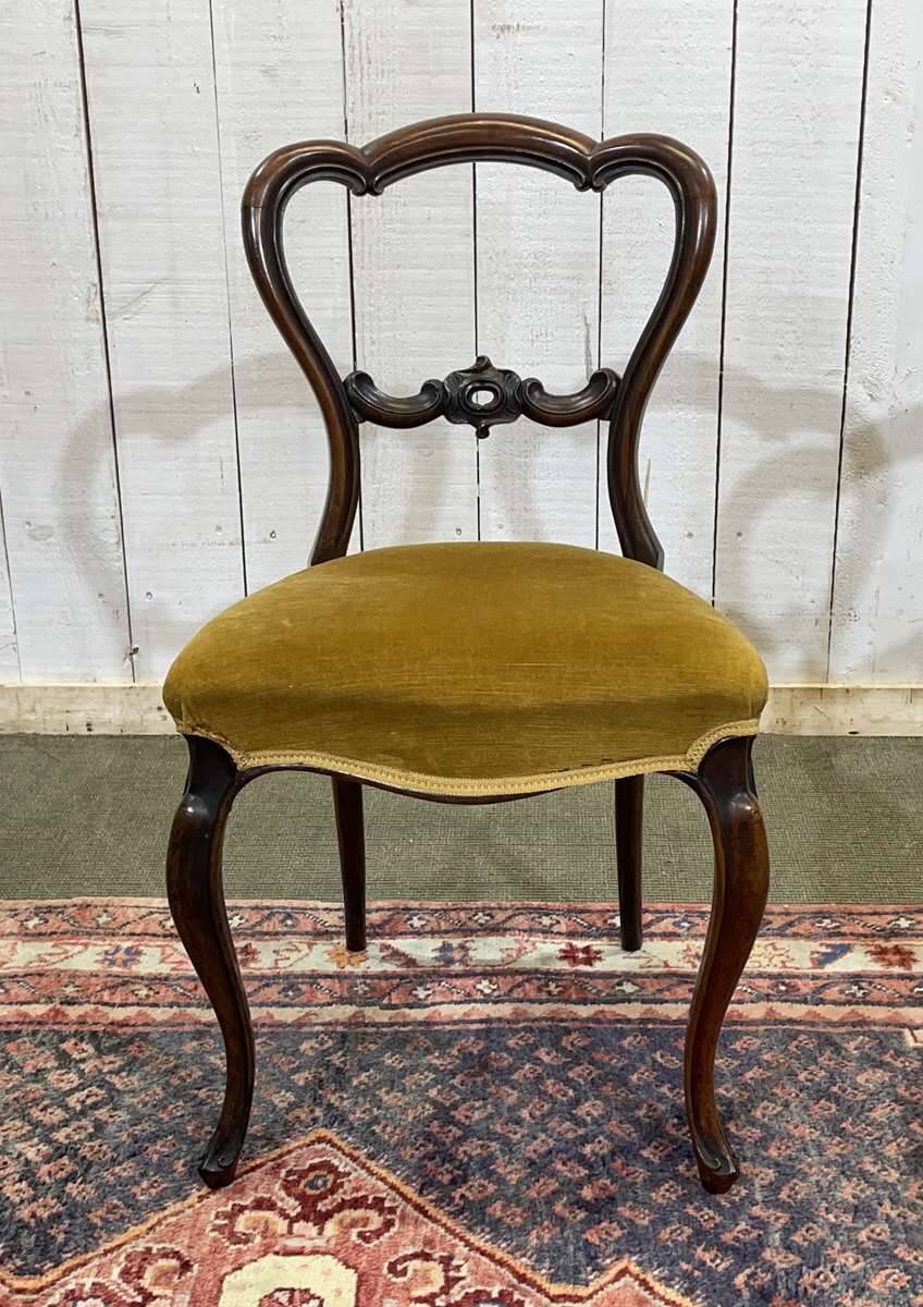 Set of 6 19th century English chairs in walnut