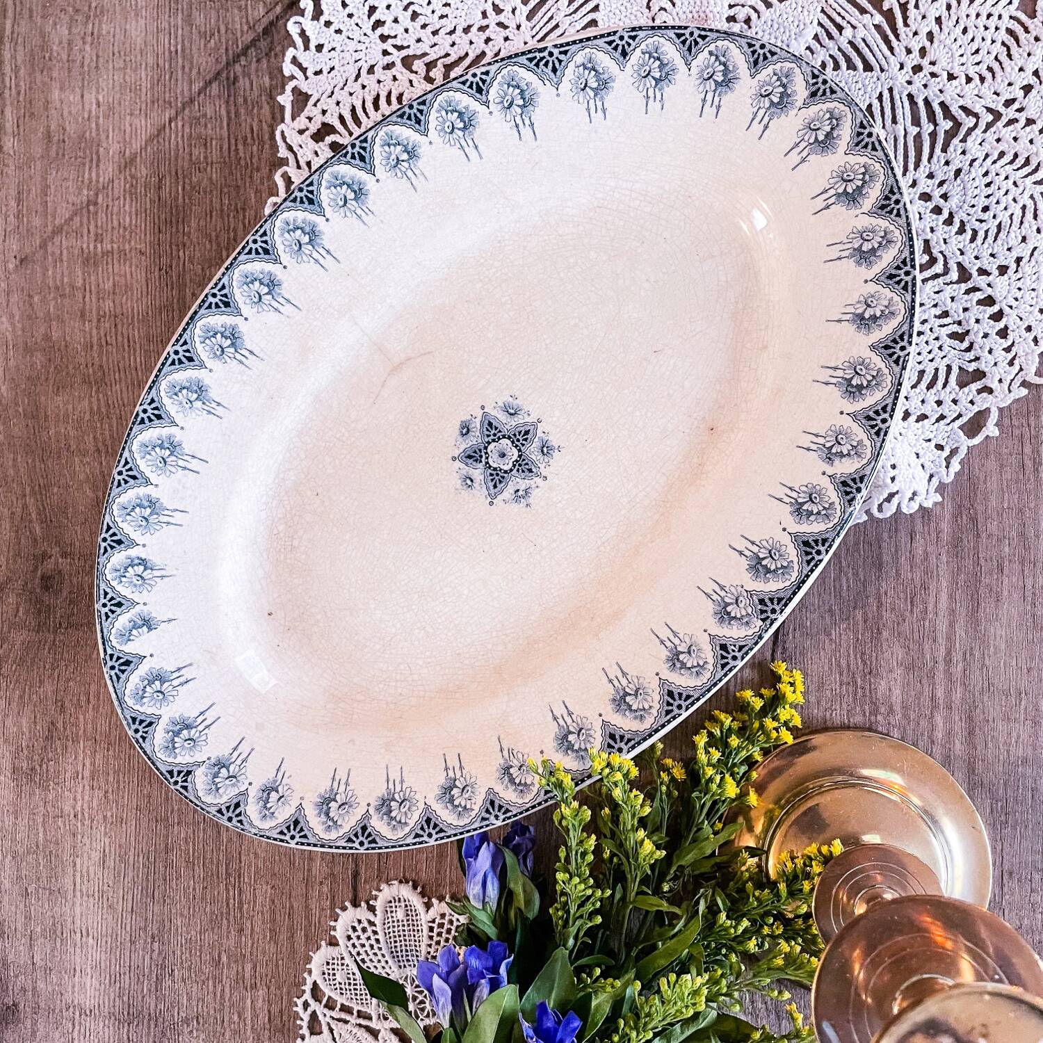 Oval iron earth dish