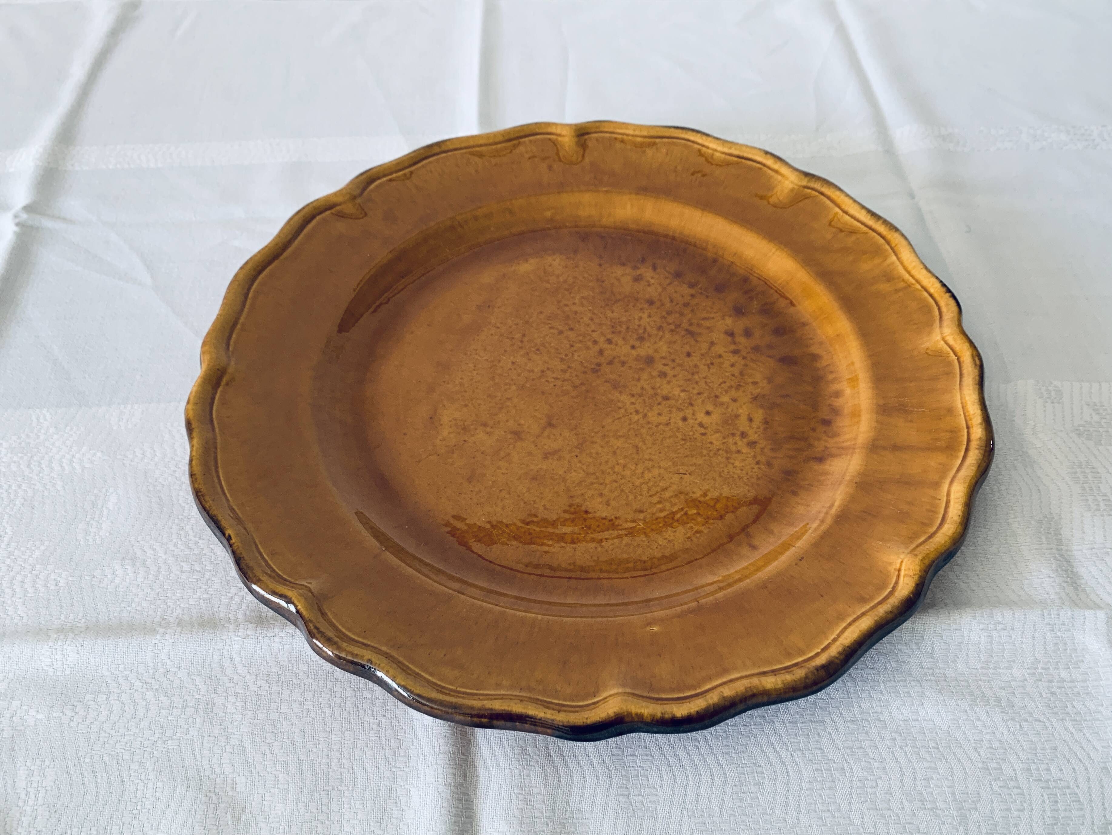 Large ceramic dish in excellent condition: diameter: 37 cm; height: 4cm